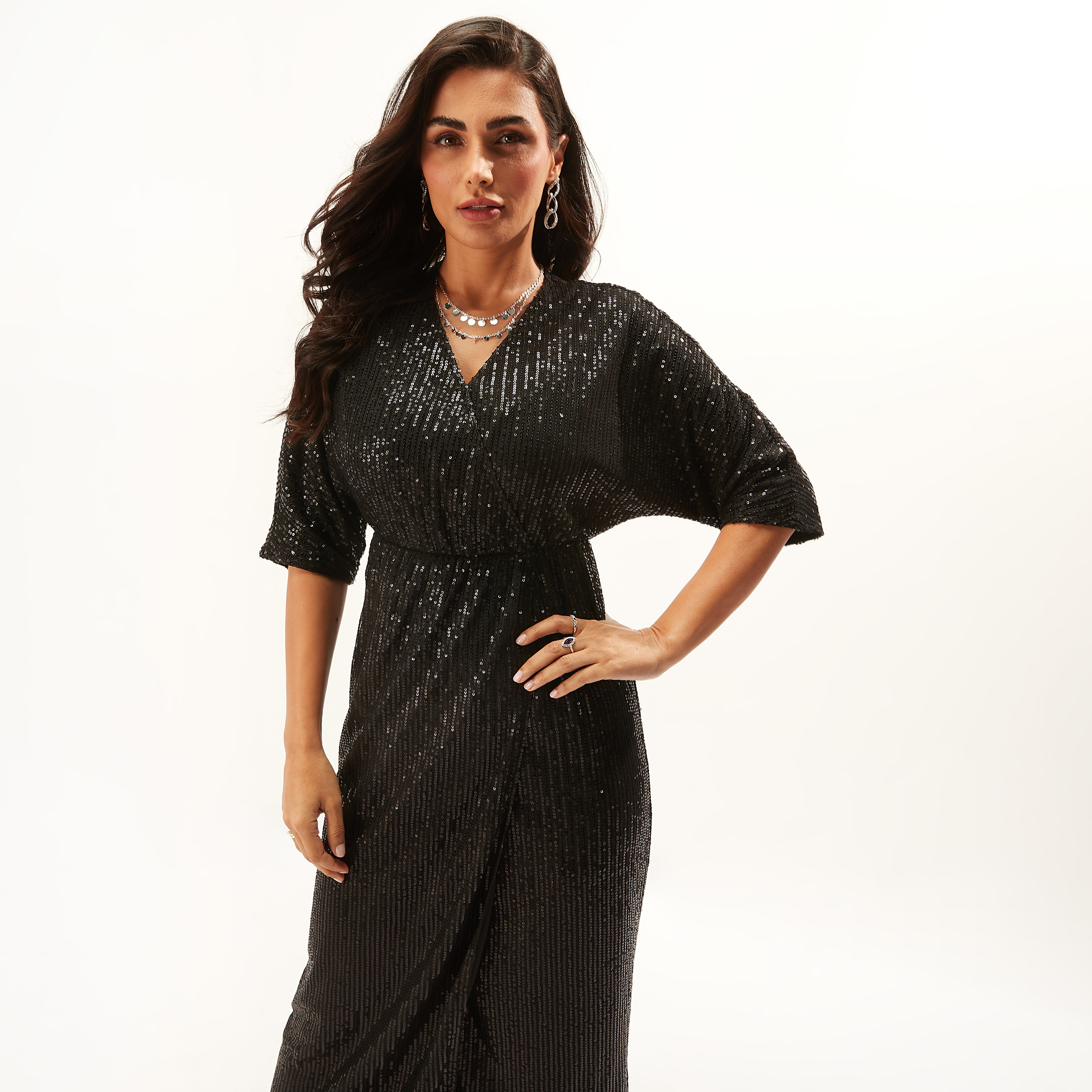 فستان ميدي ملفوق مزيّن بياقة V وأكمام قصيرة-women-clothing-dresses-image-3