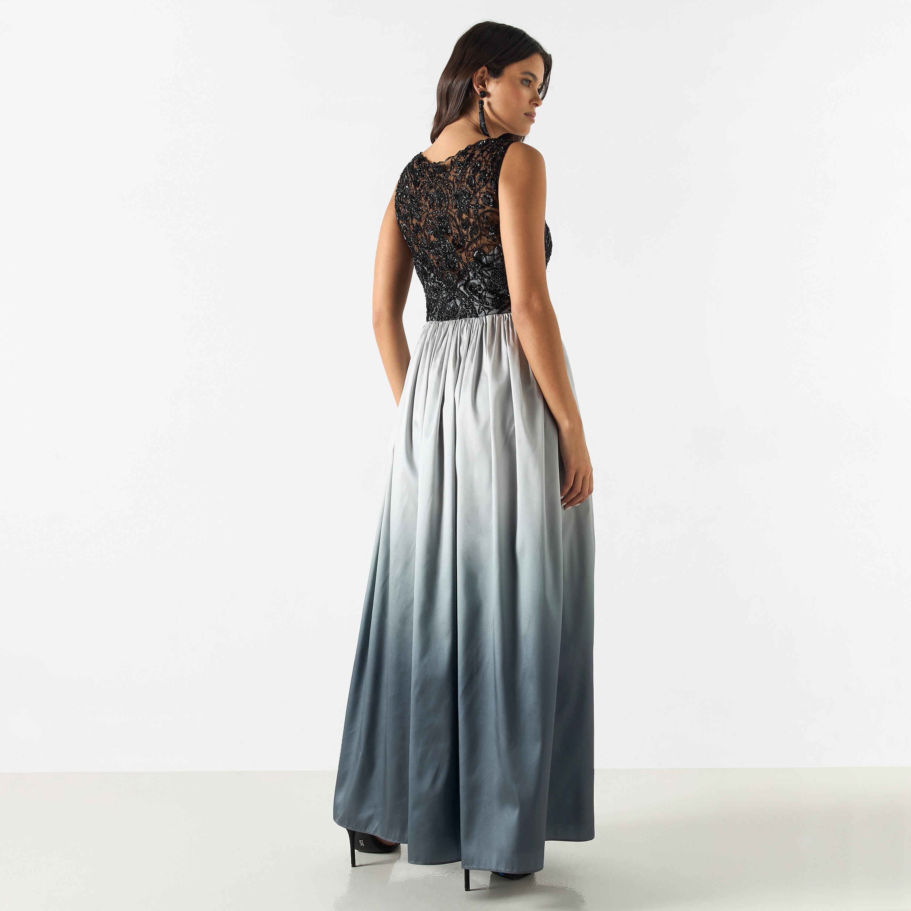 Buy Women s Embellished V neck Sleeveless Maxi Dress with Pockets Online Centrepoint Bahrain