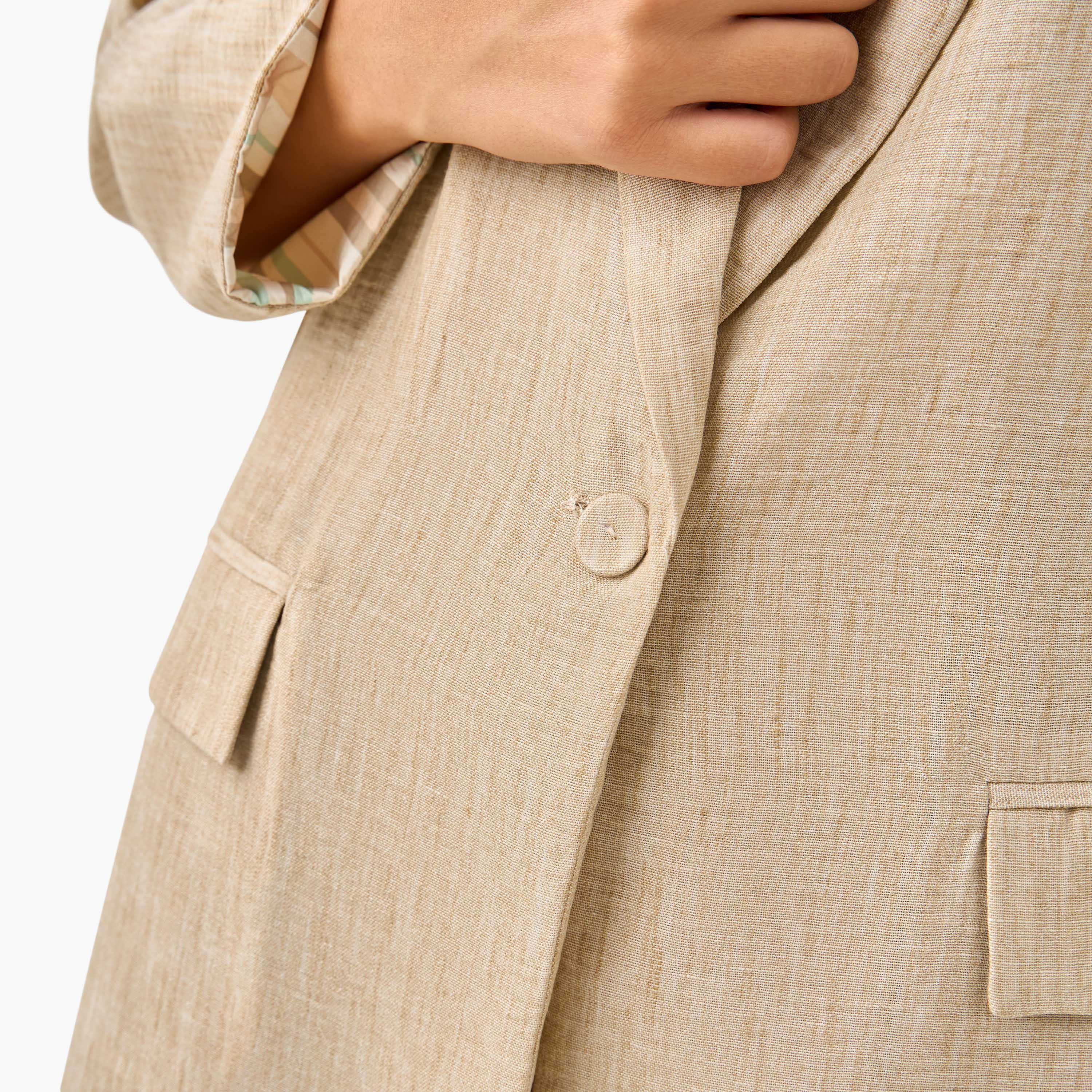 جاكيت بليزر بياقة مطويّة وجيوب-women-clothing-coatsandjackets-blazers-image-2