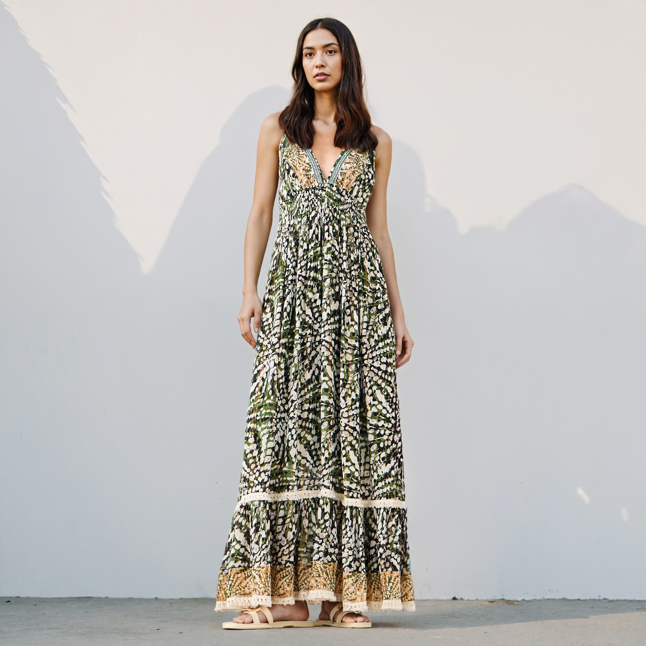 فستان قطن ماكسي دون أكمام بياقة V وشراشيب وطبعات-women-clothing-dresses-image-1