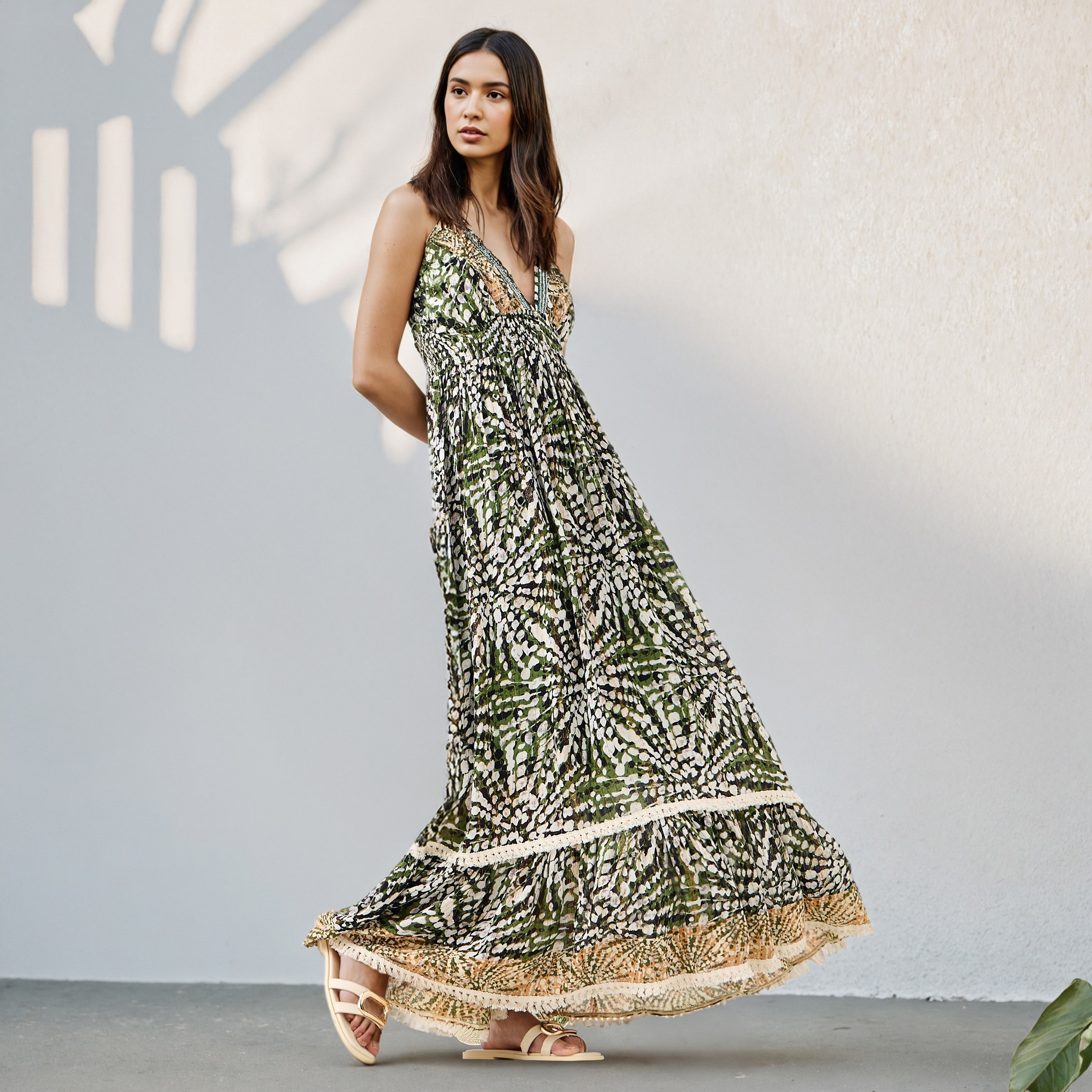 فستان قطن ماكسي دون أكمام بياقة V وشراشيب وطبعات-women-clothing-dresses-image-2