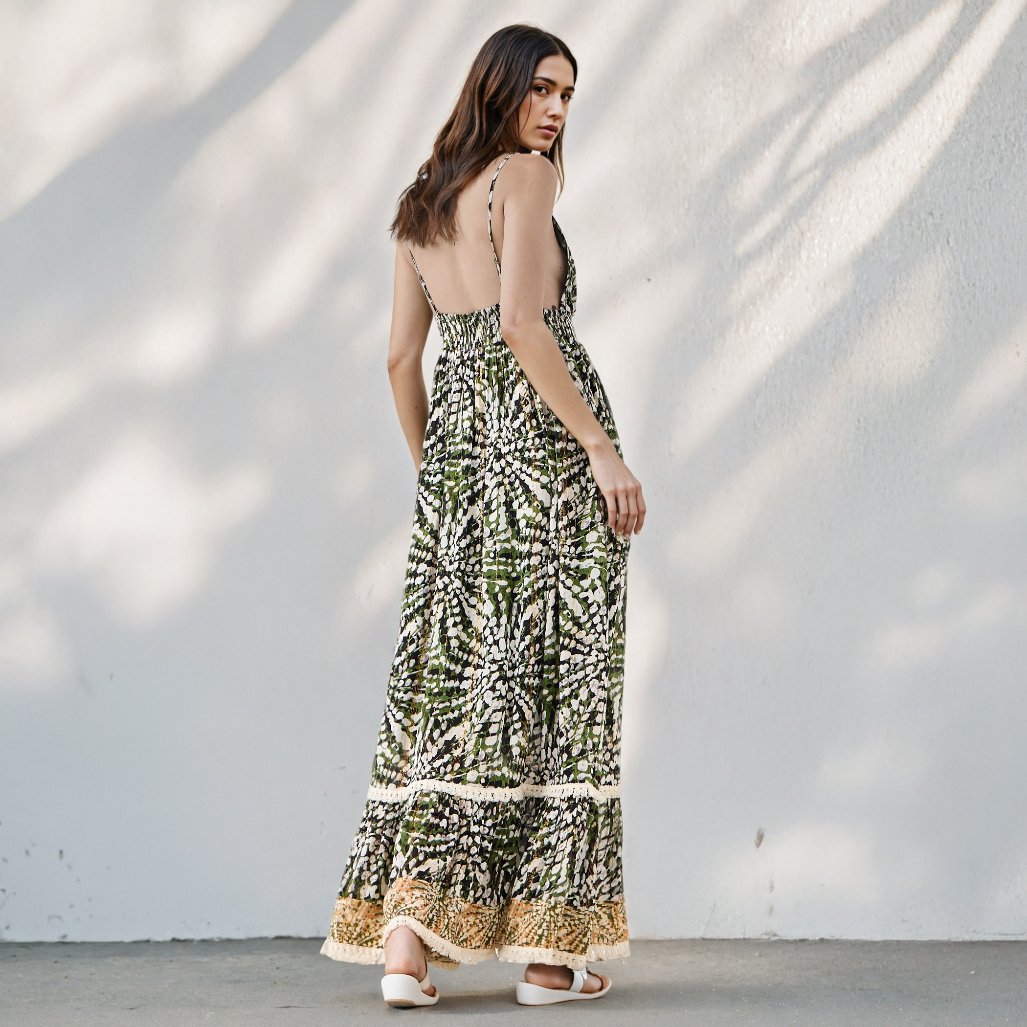 فستان قطن ماكسي دون أكمام بياقة V وشراشيب وطبعات-women-clothing-dresses-image-3