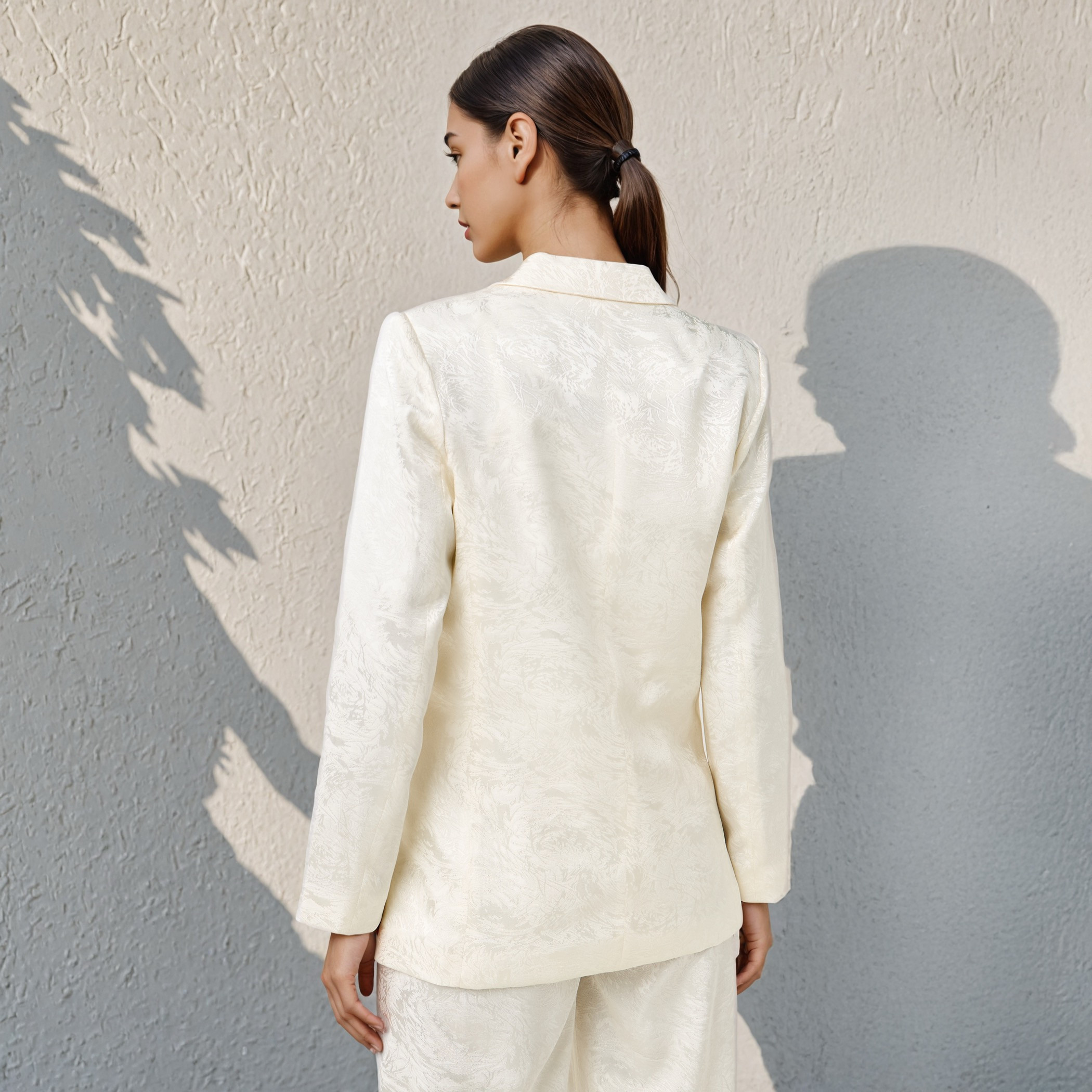 جاكيت بليزر جاكار بارز الملمس بياقة مطوية وجيوب-women-clothing-coatsandjackets-blazers-image-3