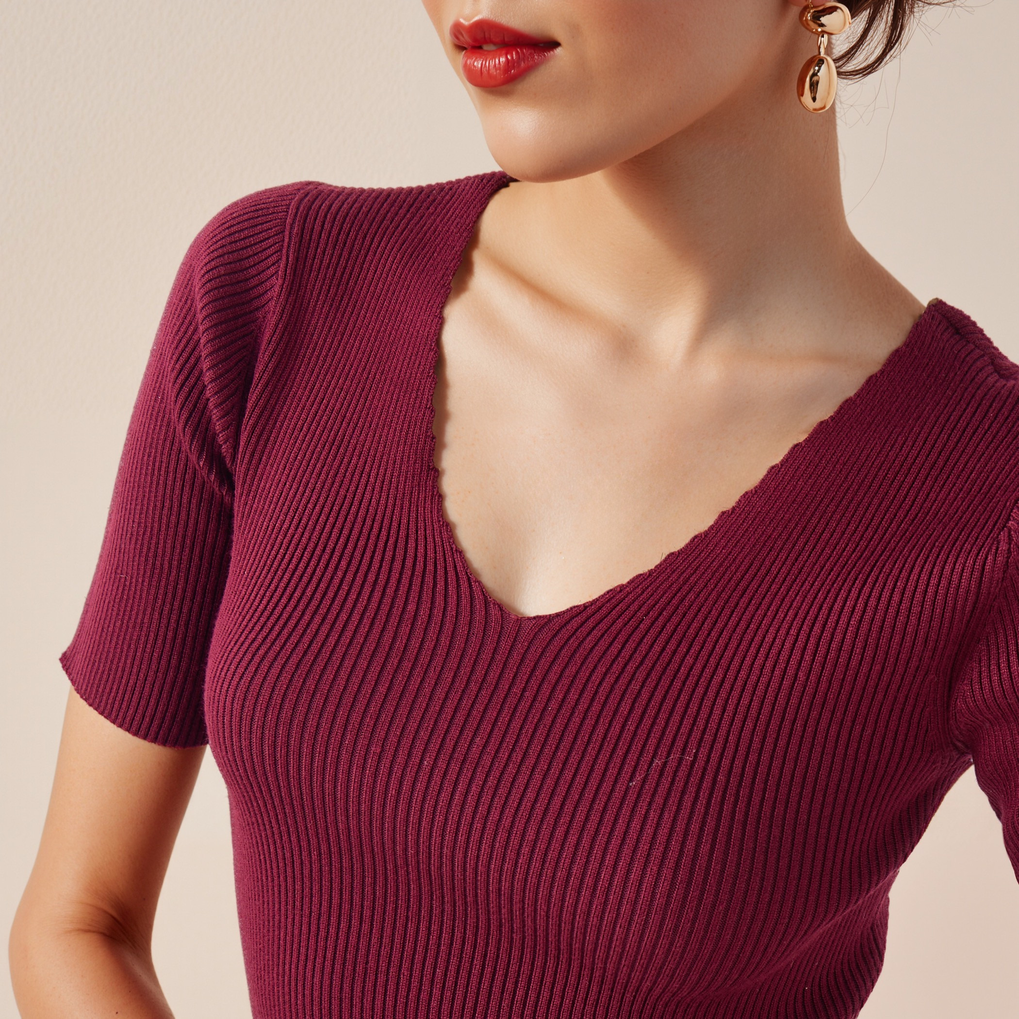 Ribbed V-neck Tricot Top with Short Sleeves-women-clothing-tshirts-image-4