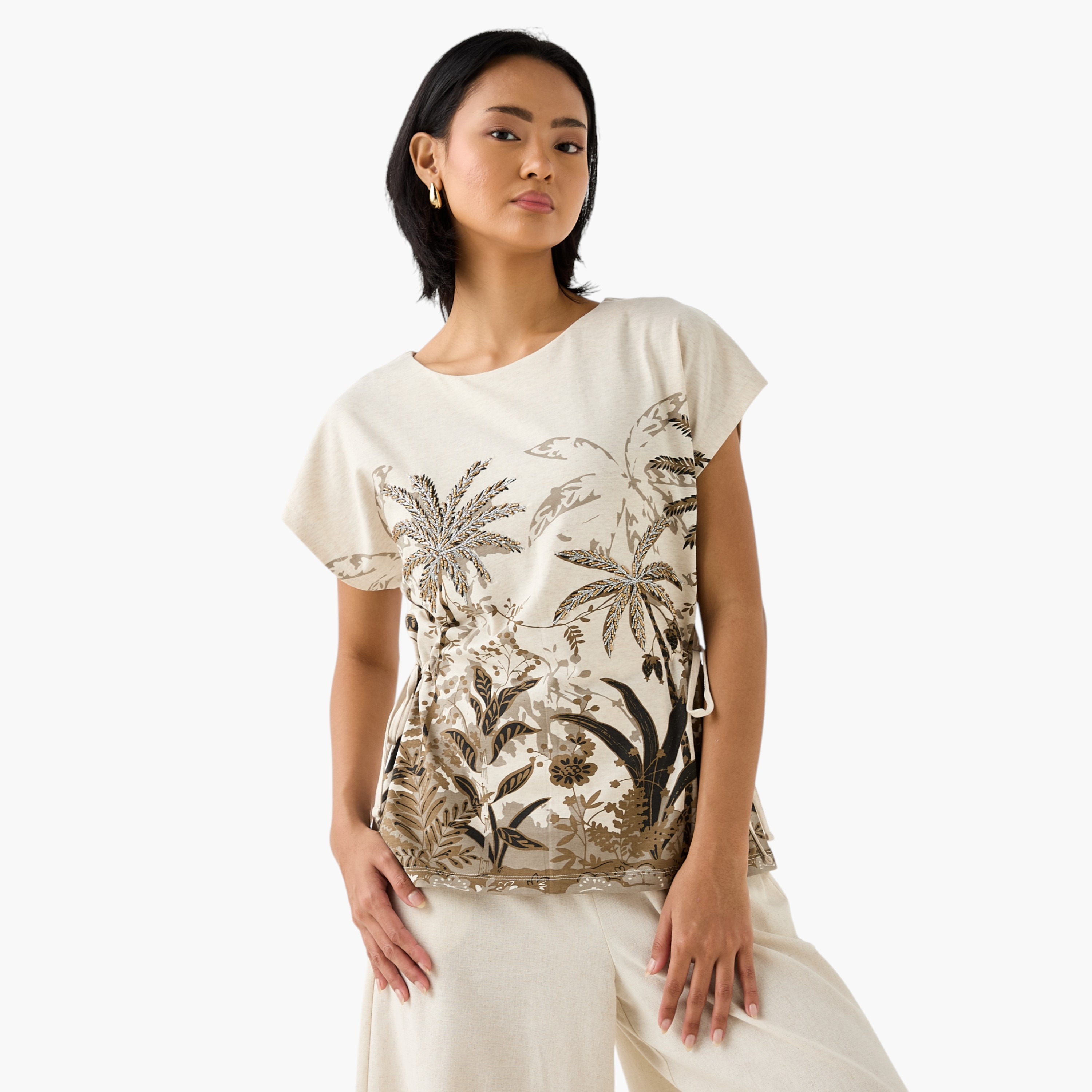 تيشيرت مزين بياقة مستديرة وطبعات نخيل-women-clothing-tshirts-image-2