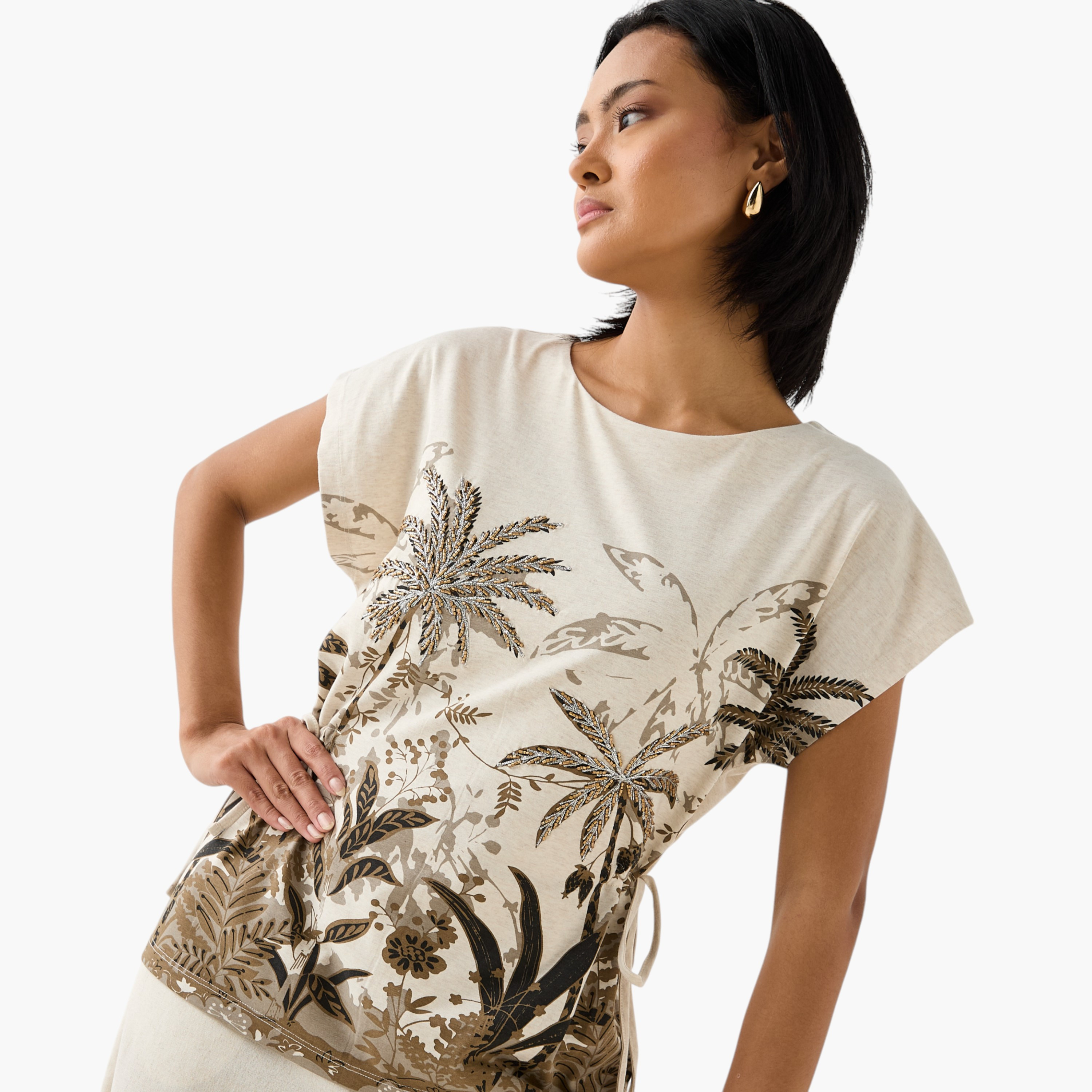 تيشيرت مزين بياقة مستديرة وطبعات نخيل-women-clothing-tshirts-image-5