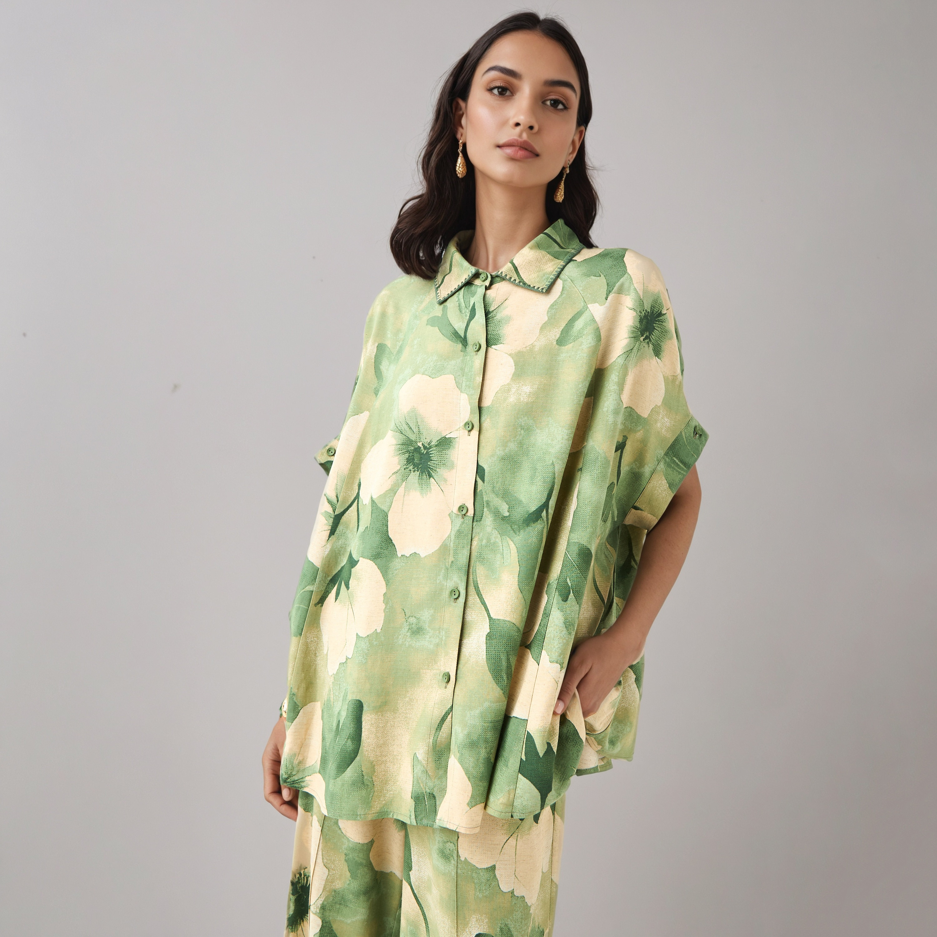 قميص ترابيز بأكمام قصيرة وطبعات زهرية-women-clothing-shirtsandblouses-shirts-image-1