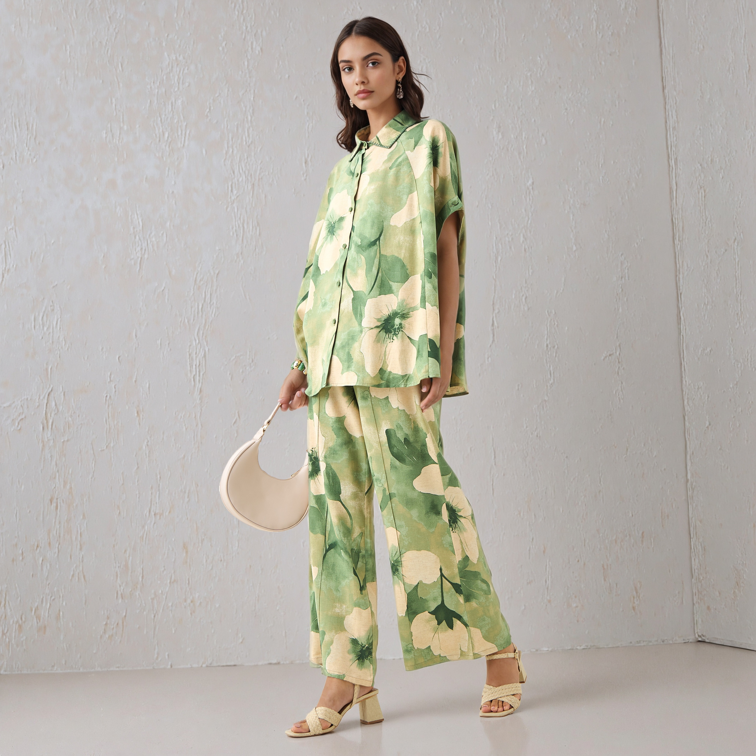 قميص ترابيز بأكمام قصيرة وطبعات زهرية-women-clothing-shirtsandblouses-shirts-image-2
