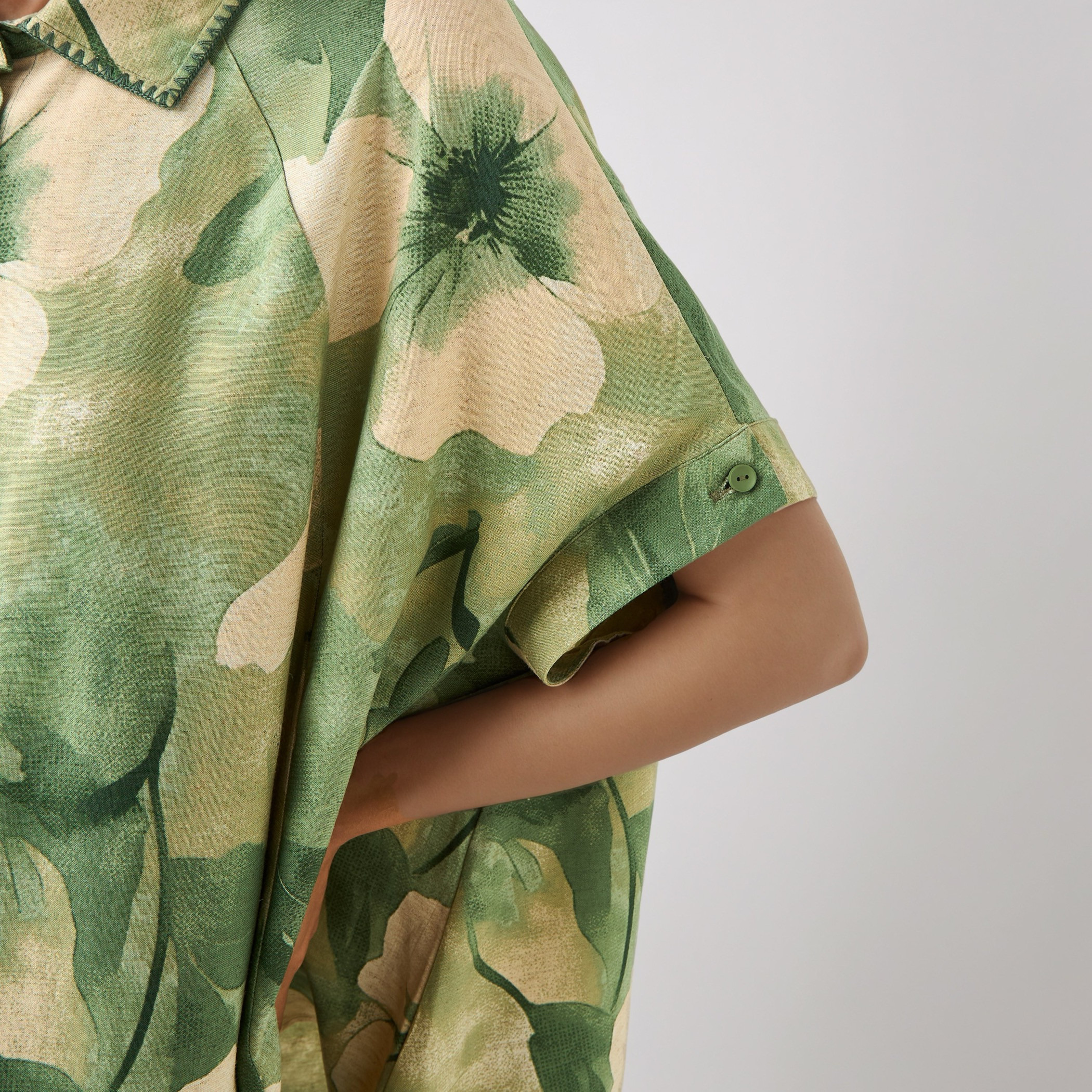قميص ترابيز بأكمام قصيرة وطبعات زهرية-women-clothing-shirtsandblouses-shirts-image-5