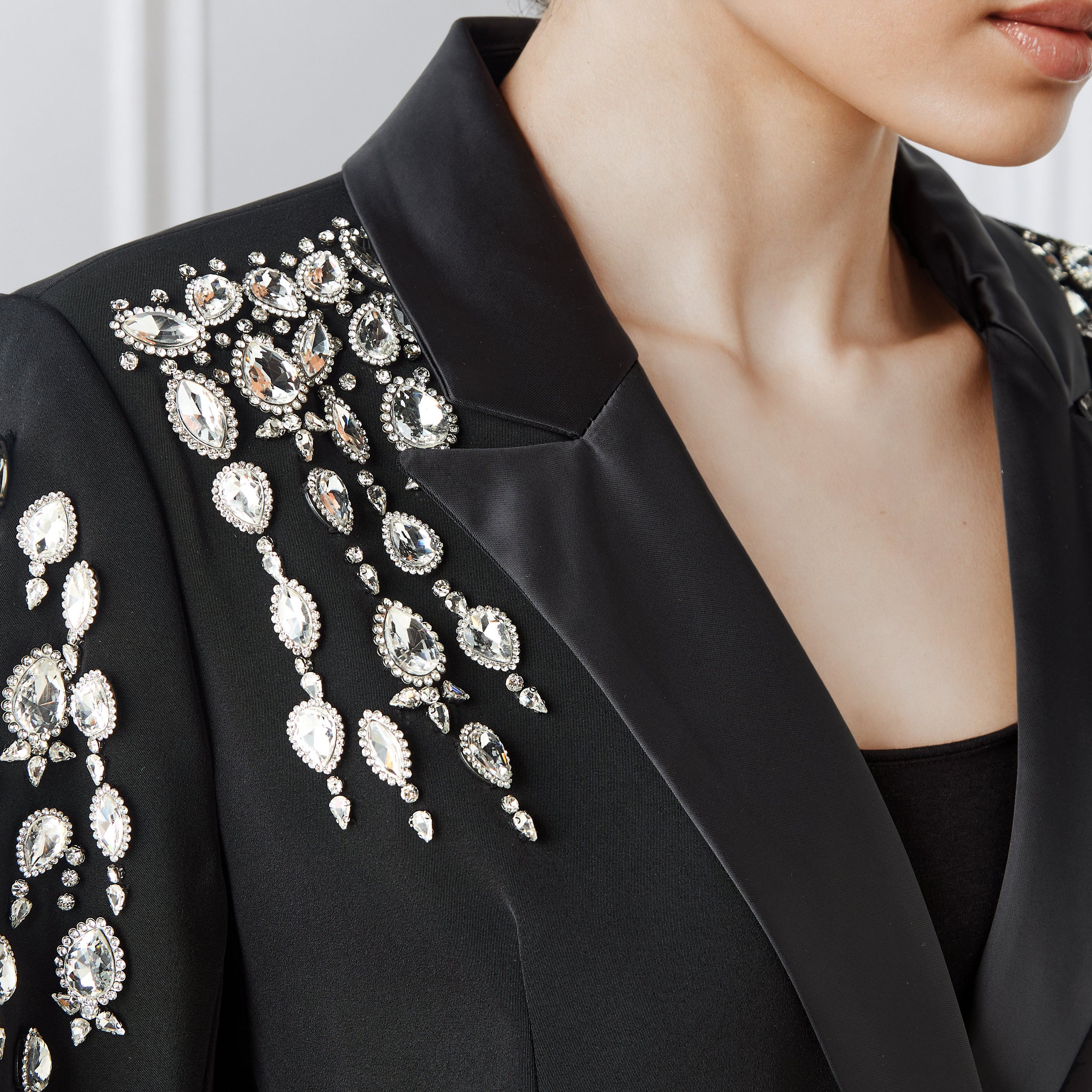 جاكيت بليزر بوليستر مزين بياقة مطوية-women-clothing-coatsandjackets-blazers-image-2