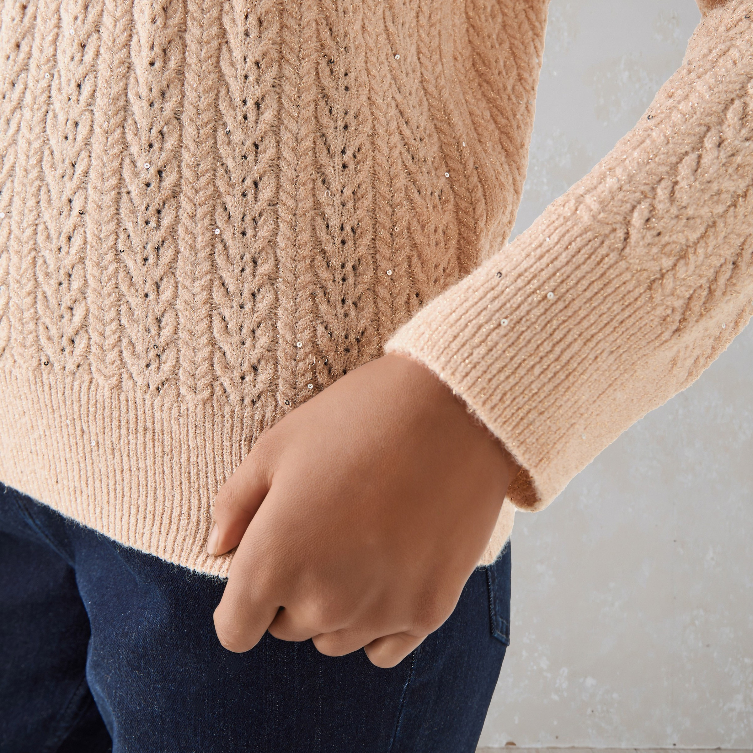 كنزة منسوجة بقصّة عادية وياقة ضيقة-women-clothing-cardigansandjumpers-jumpers-image-1