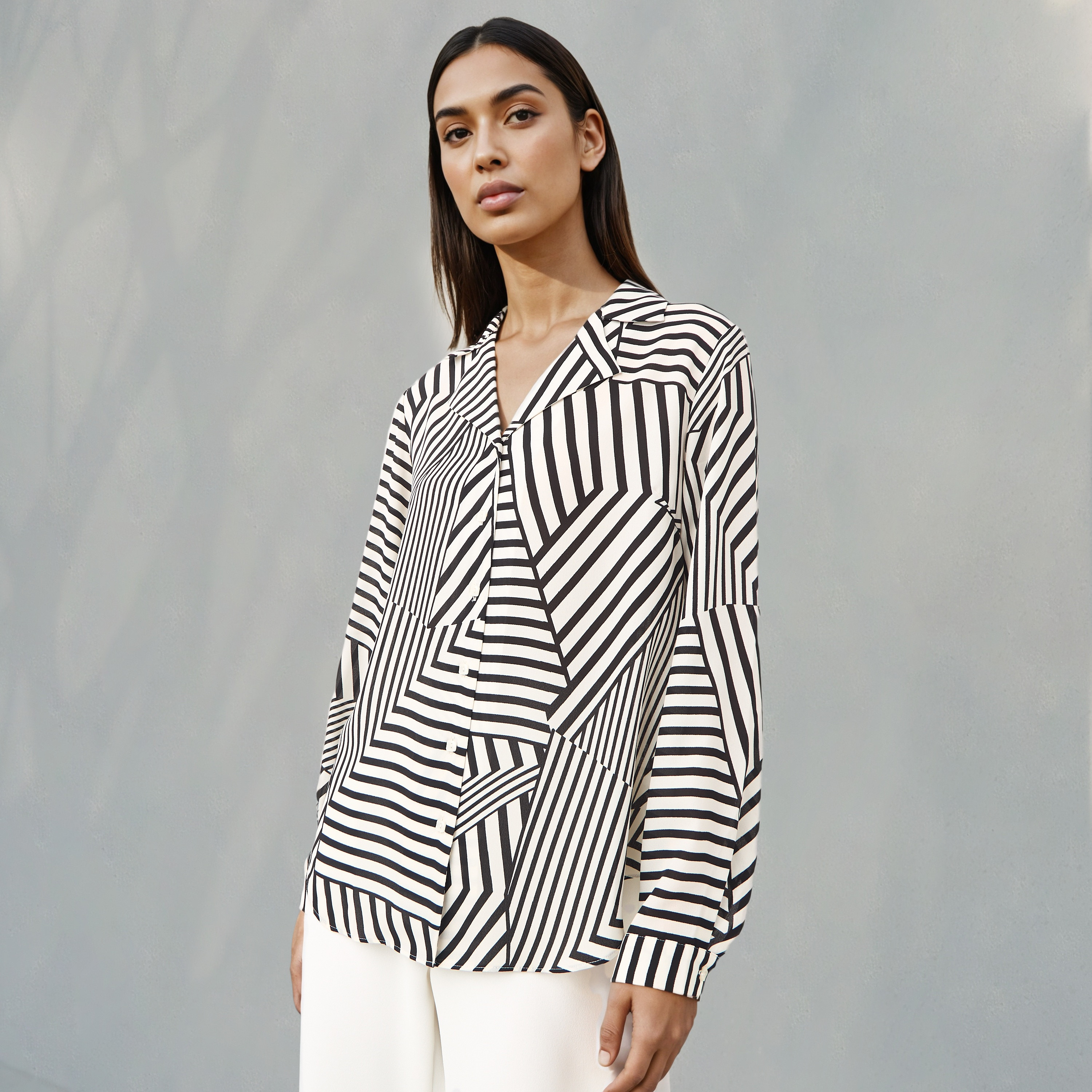 قميص بياقة مطوية وطبعات-women-clothing-shirtsandblouses-shirts-image-1