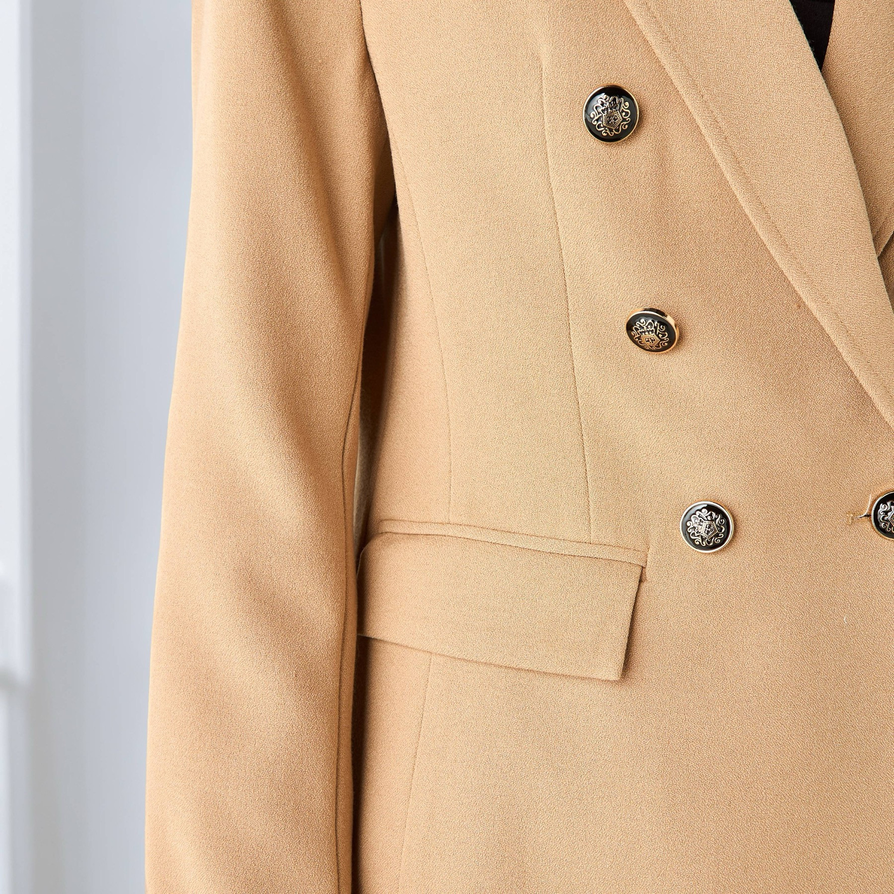 جاكيت بليزر بقصّة عادية وبياقة طويلة مدببة-women-clothing-coatsandjackets-blazers-image-1