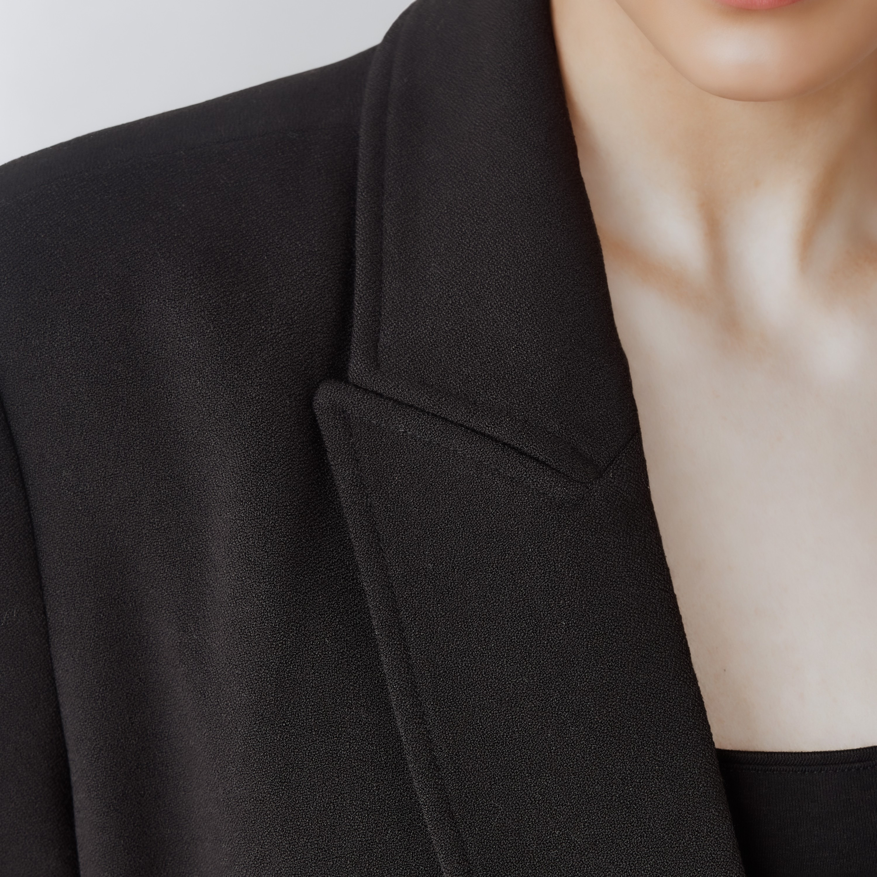 جاكيت بليزر بقصّة عادية وبياقة طويلة مدببة-women-clothing-coatsandjackets-blazers-image-2