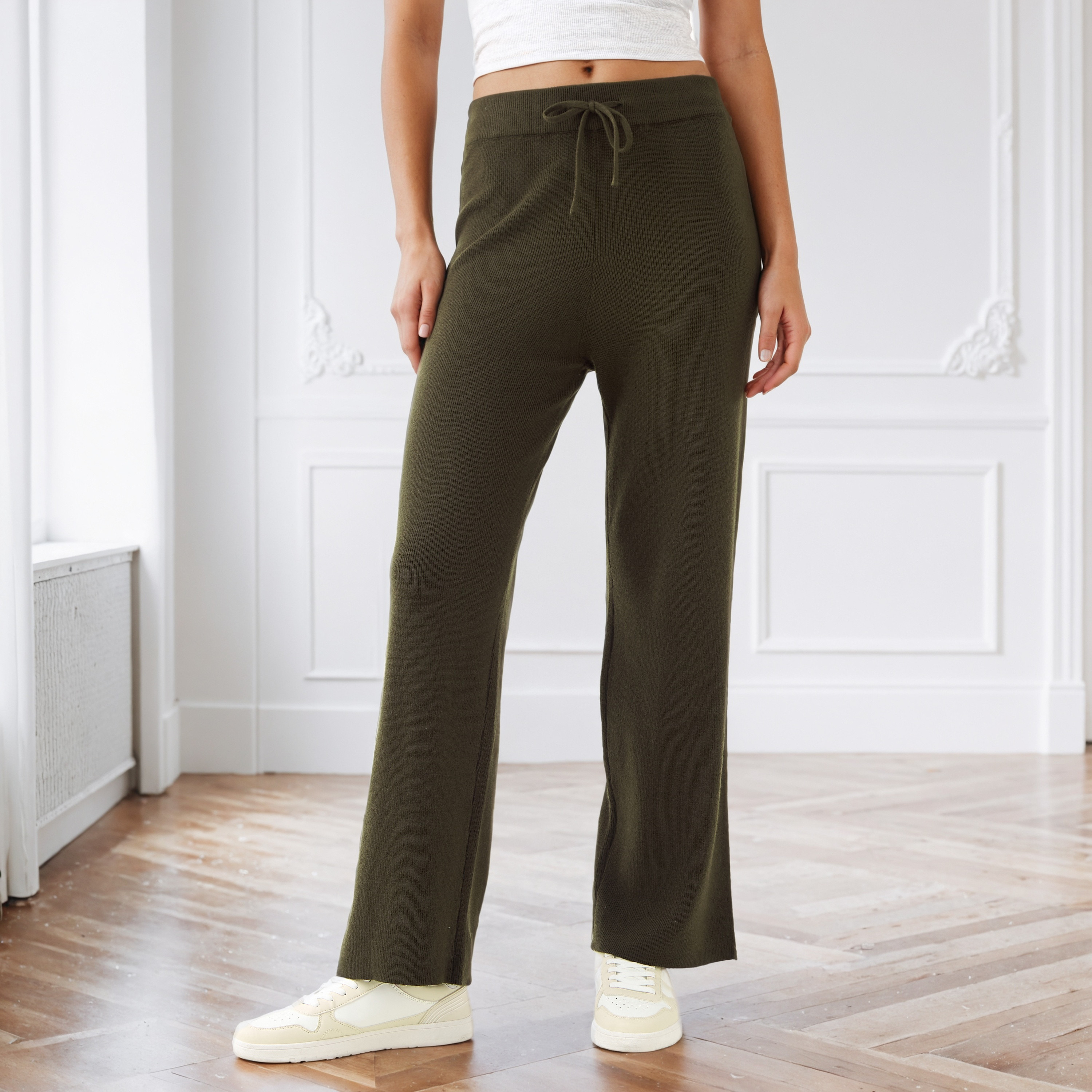 بنطلون رياضي بارز الملمس بقصّة مريحة وخصر مطاطي -women-clothing-bottoms-joggers-image-1