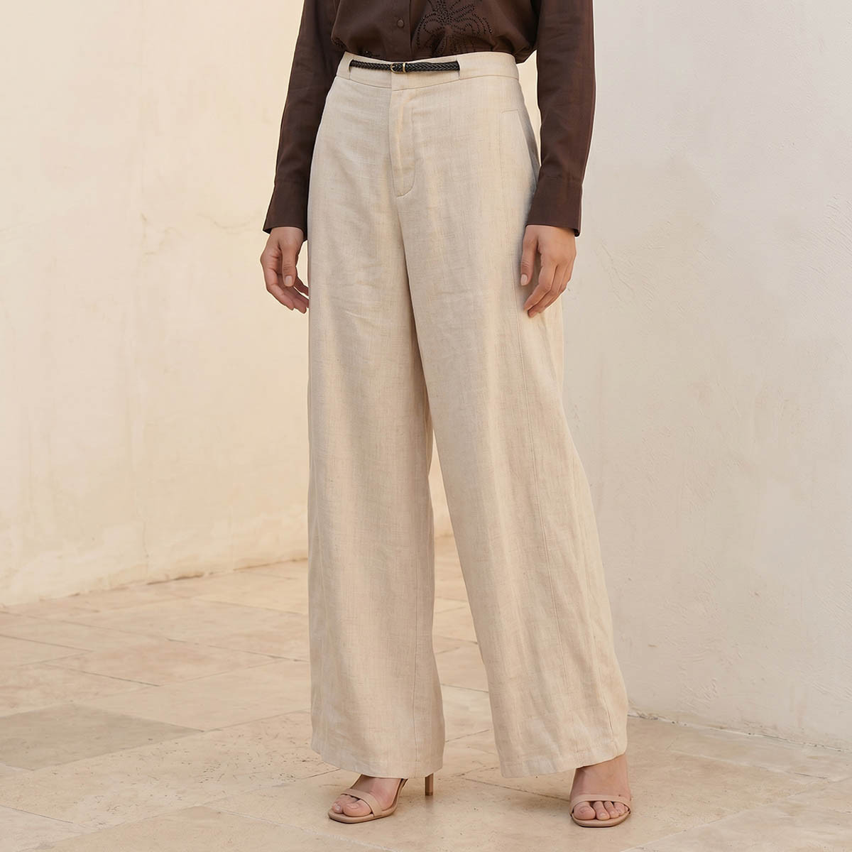 بنطلون رسمي من مزيج الكتان بقصة مستقيمة وحزام-women-clothing-bottoms-trousers-image-4