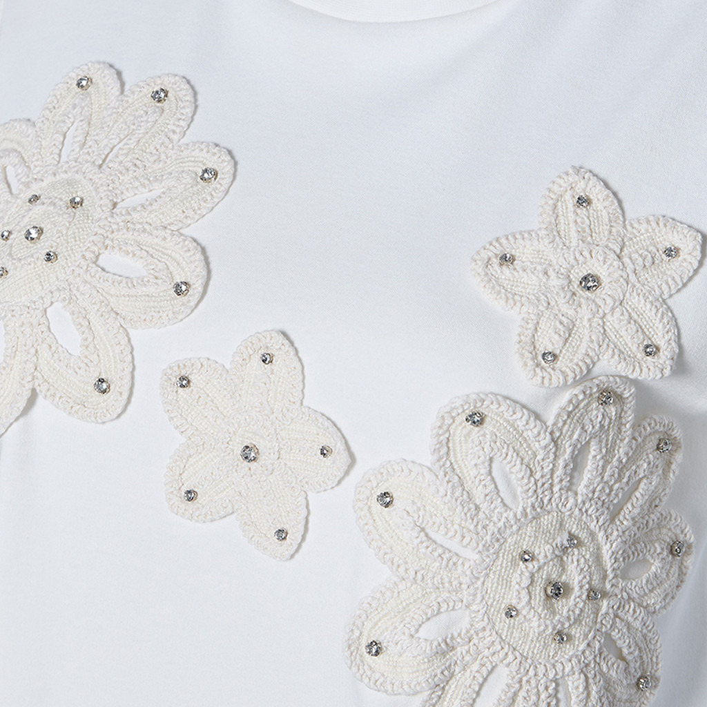 تيشيرت بقصة عادية وزينة كروشيه-women-clothing-tshirts-image-2