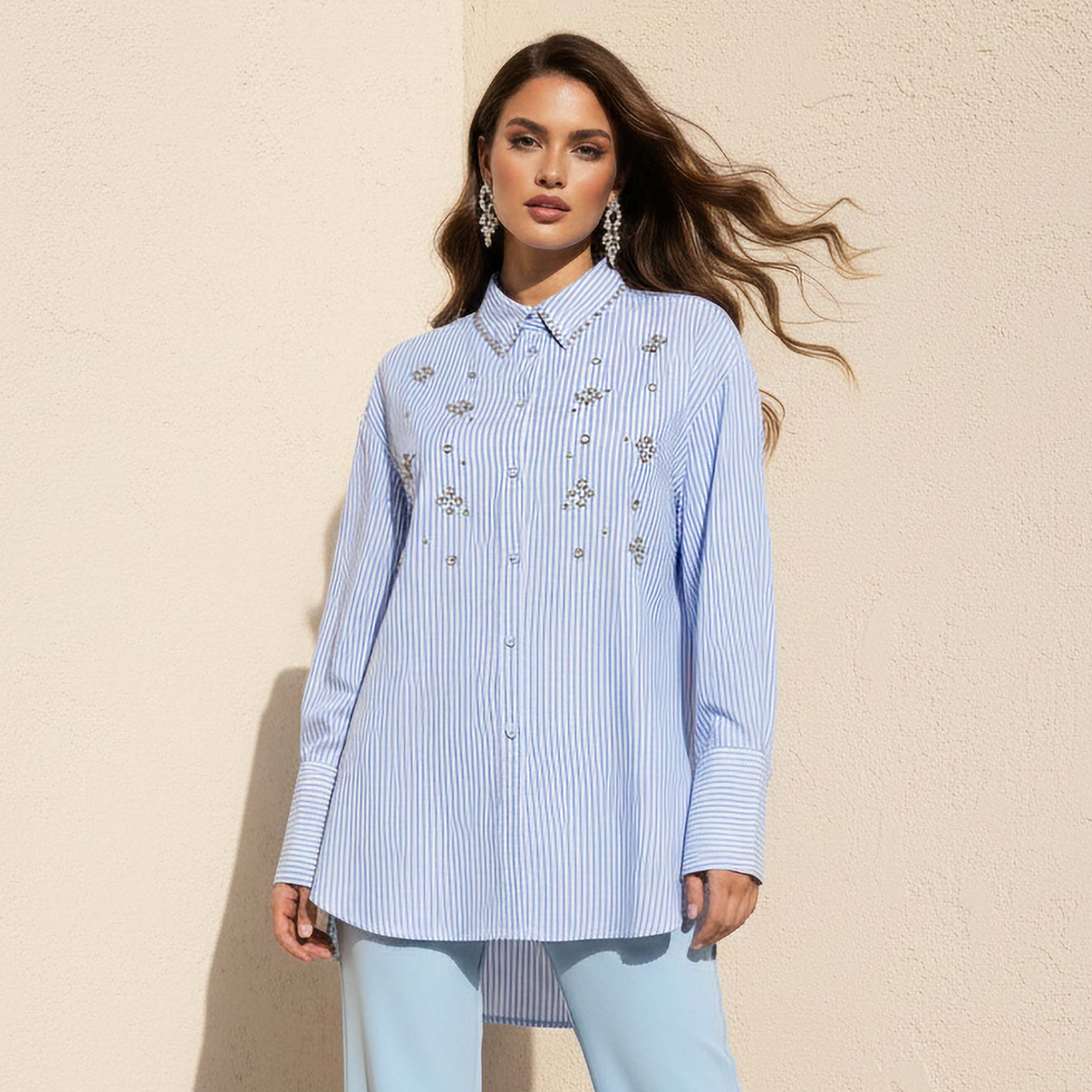 قميص بوبلين بقصّة مريحة وتقليمات من سبلاش سمارت-women-clothing-shirtsandblouses-shirts-image-1