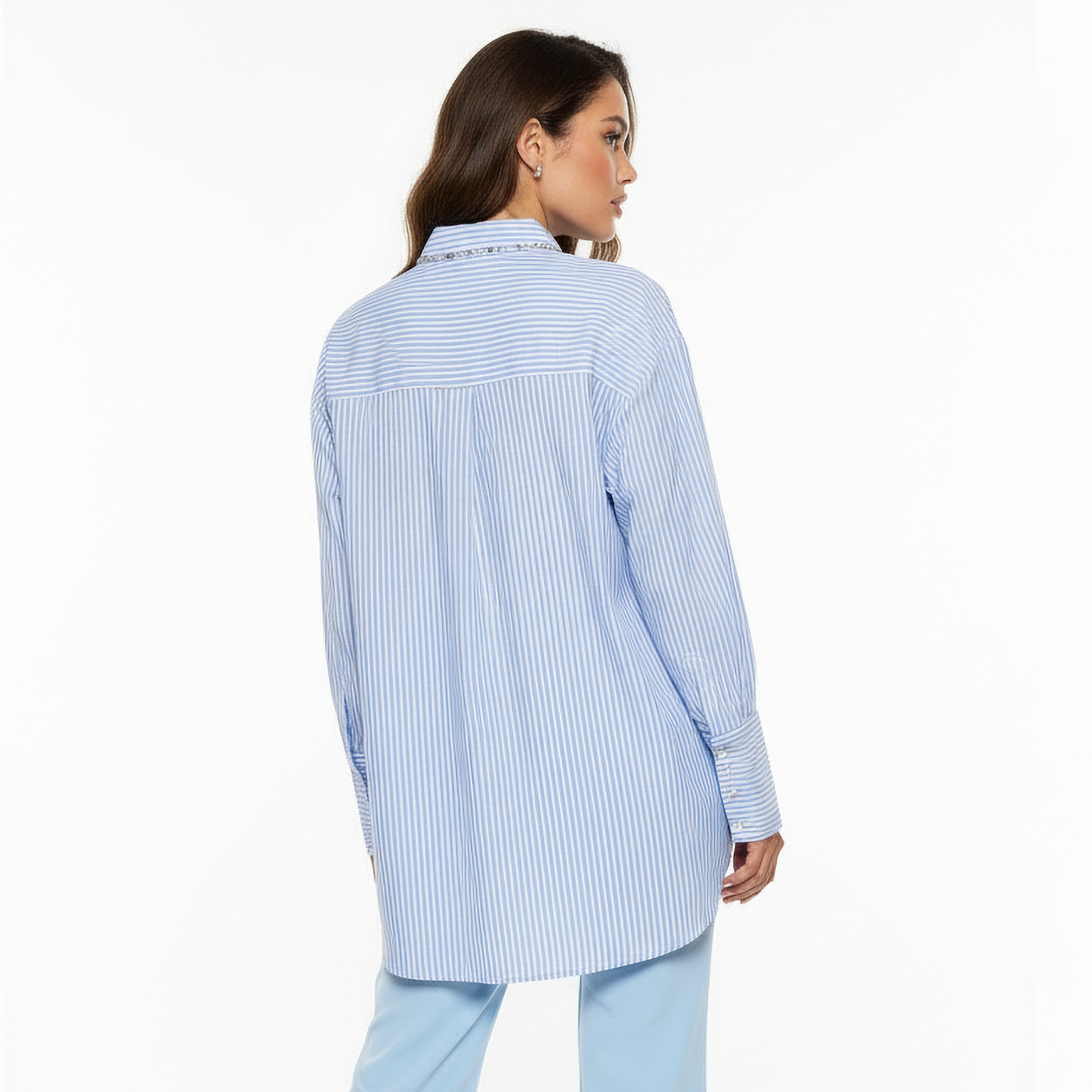 قميص بوبلين بقصّة مريحة وتقليمات من سبلاش سمارت-women-clothing-shirtsandblouses-shirts-image-4