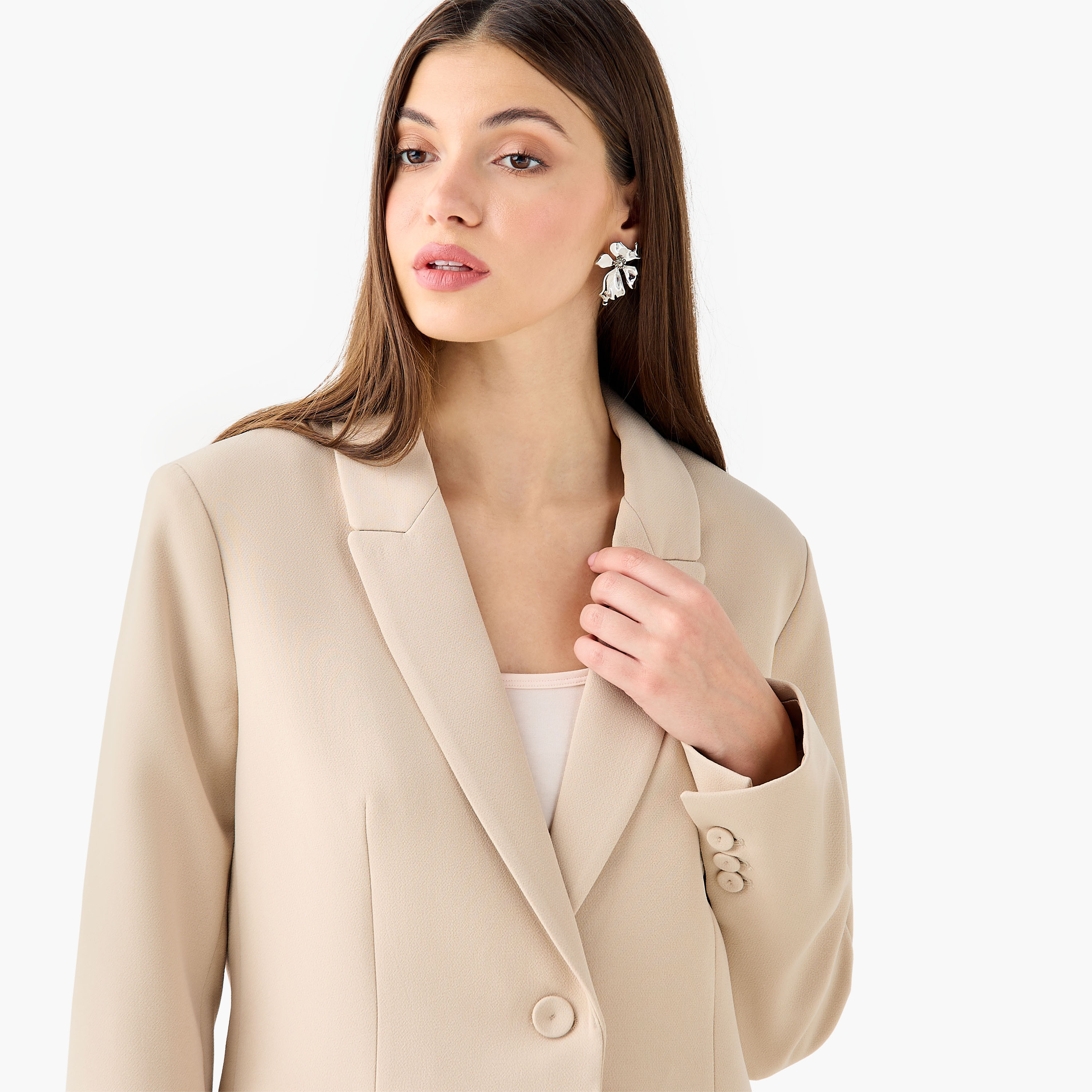 بليزر عادي بزر واحد وياقة مطوية-women-clothing-coatsandjackets-blazers-image-2
