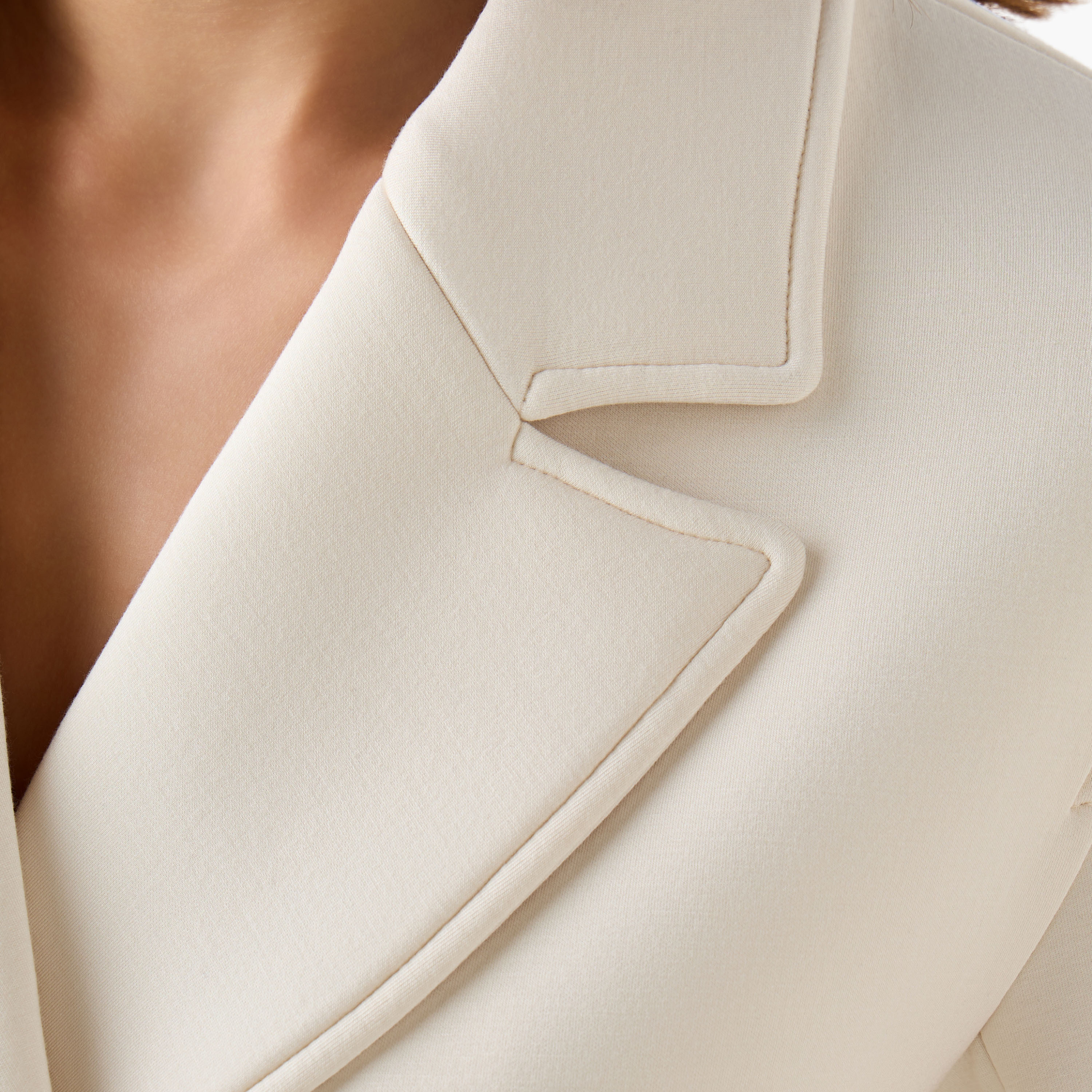 بليزر بقصّة عادية وياقة مطوية-women-clothing-coatsandjackets-blazers-image-1