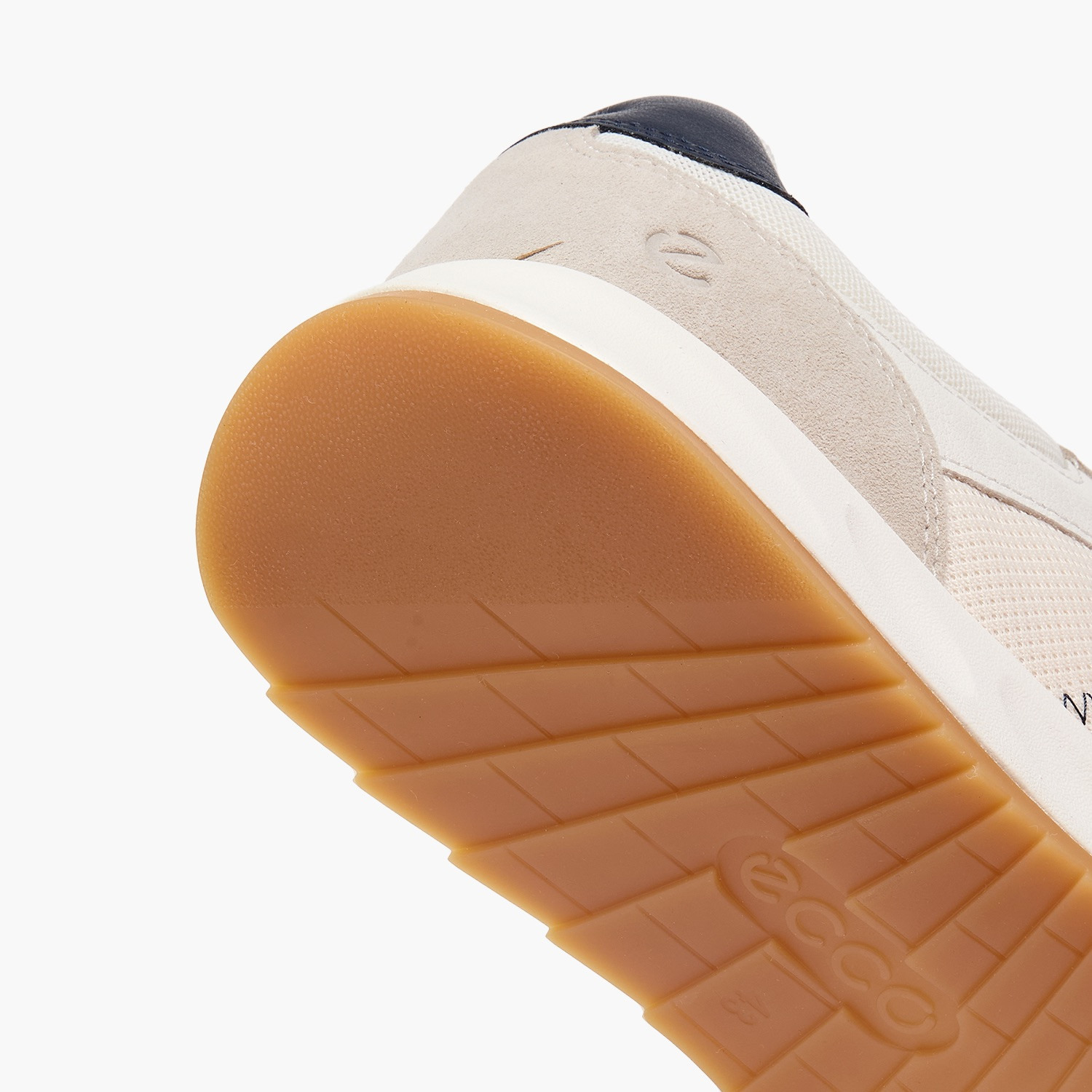 حذاء سنيكرز بارز الملمس بطول الكاحل ورباط إغلاق للرجال من إيكو-men-shoes-sneakers-image-5