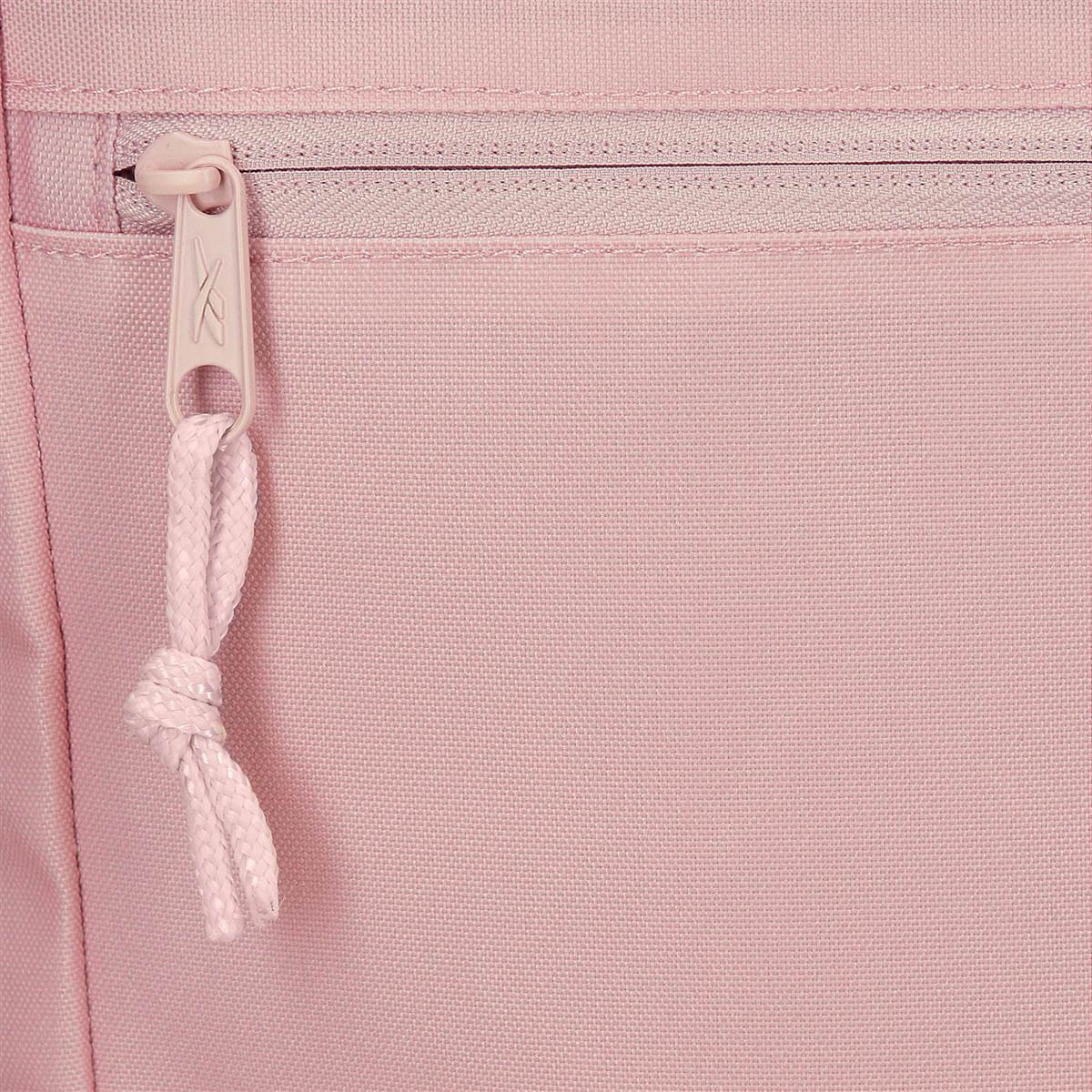 شنطة ظهر للمدرسة بأحزمة كتف قابلة للتعديل وبطبعات شعار من ريبوك-school-bagsandbackpacks-backpacks-image-3