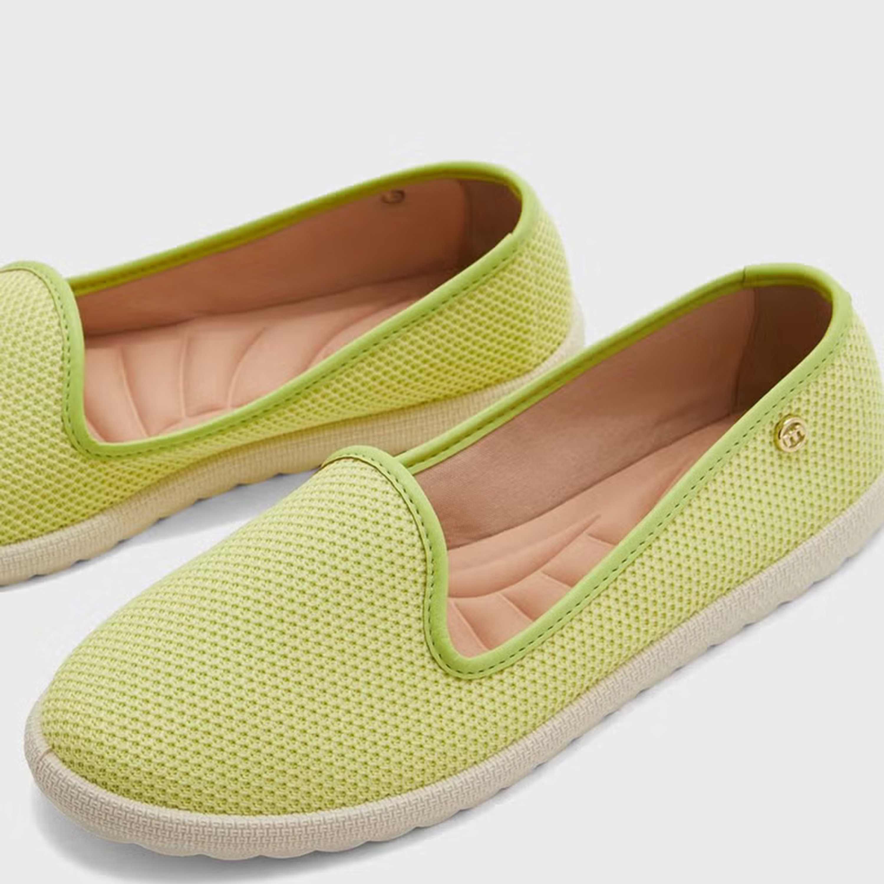 حذاء كاجوال نسائي بمقدمة مستديرة سهل الارتداء من موليكا | 5748-100-21238-83682-women-shoes-loafersandmoccasins-image-4