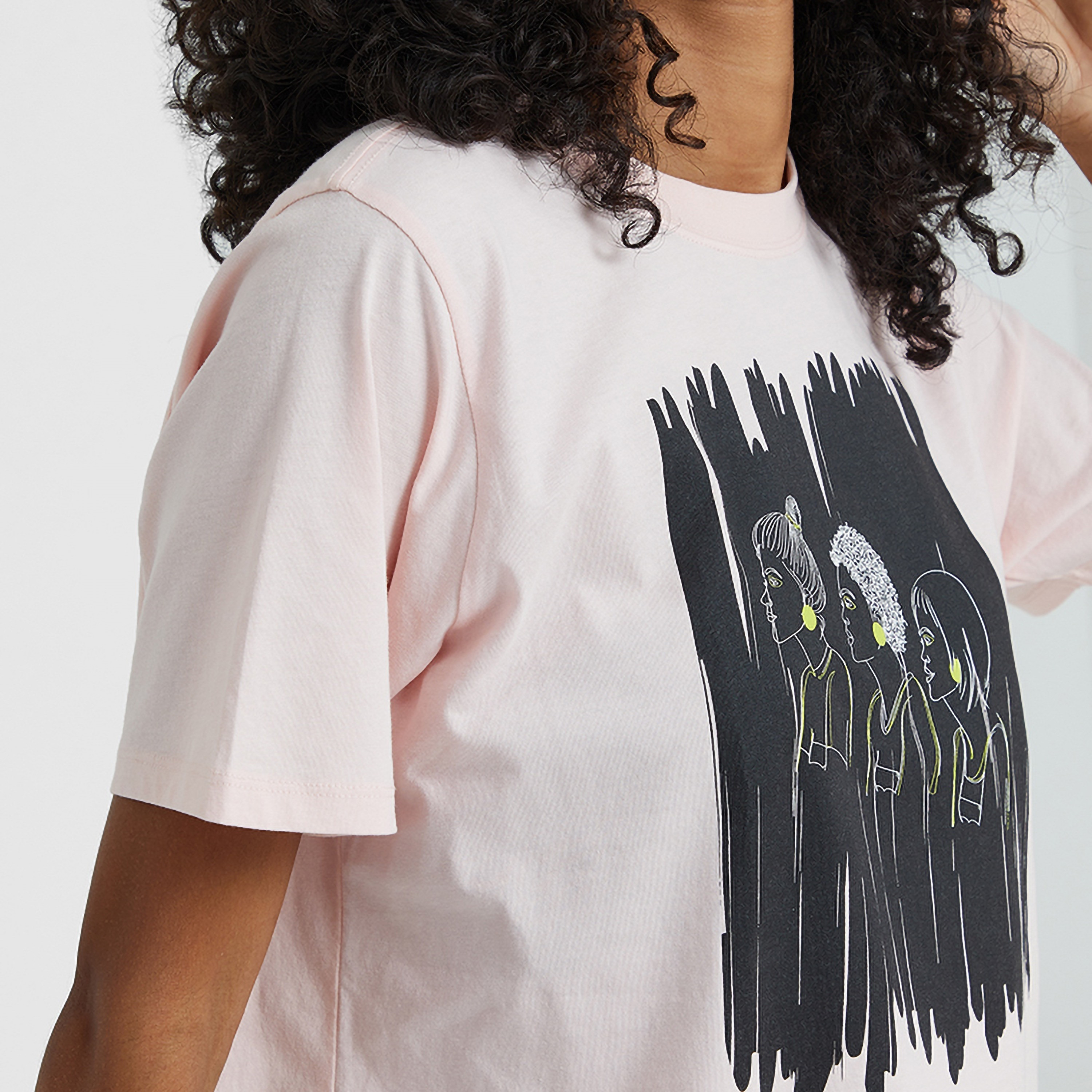 Levi's Graphic Print Crew Neck Short Sleeves Women's T-Shirt-women-clothing-tshirts-image-2