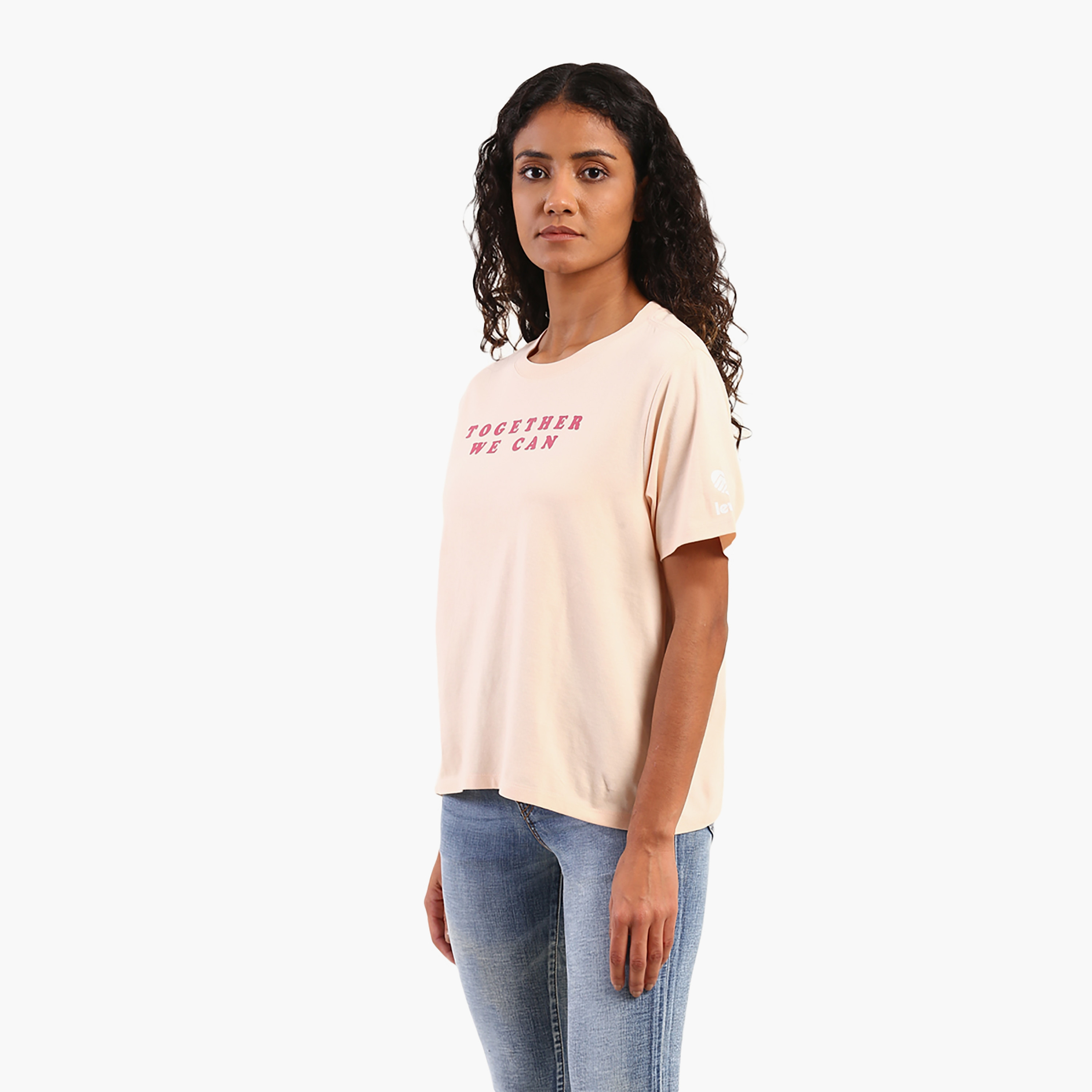 تي شيرت نسائي مطبوع بياقة دائرية وأكمام قصيرة من Levi-women-clothing-tshirts-image-2