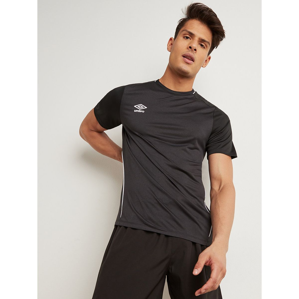 تيشيرت أمبرو بقصة ضيقة من أمبرو-men-clothing-sportswearandactivewear-tshirtsandpolos-image-1