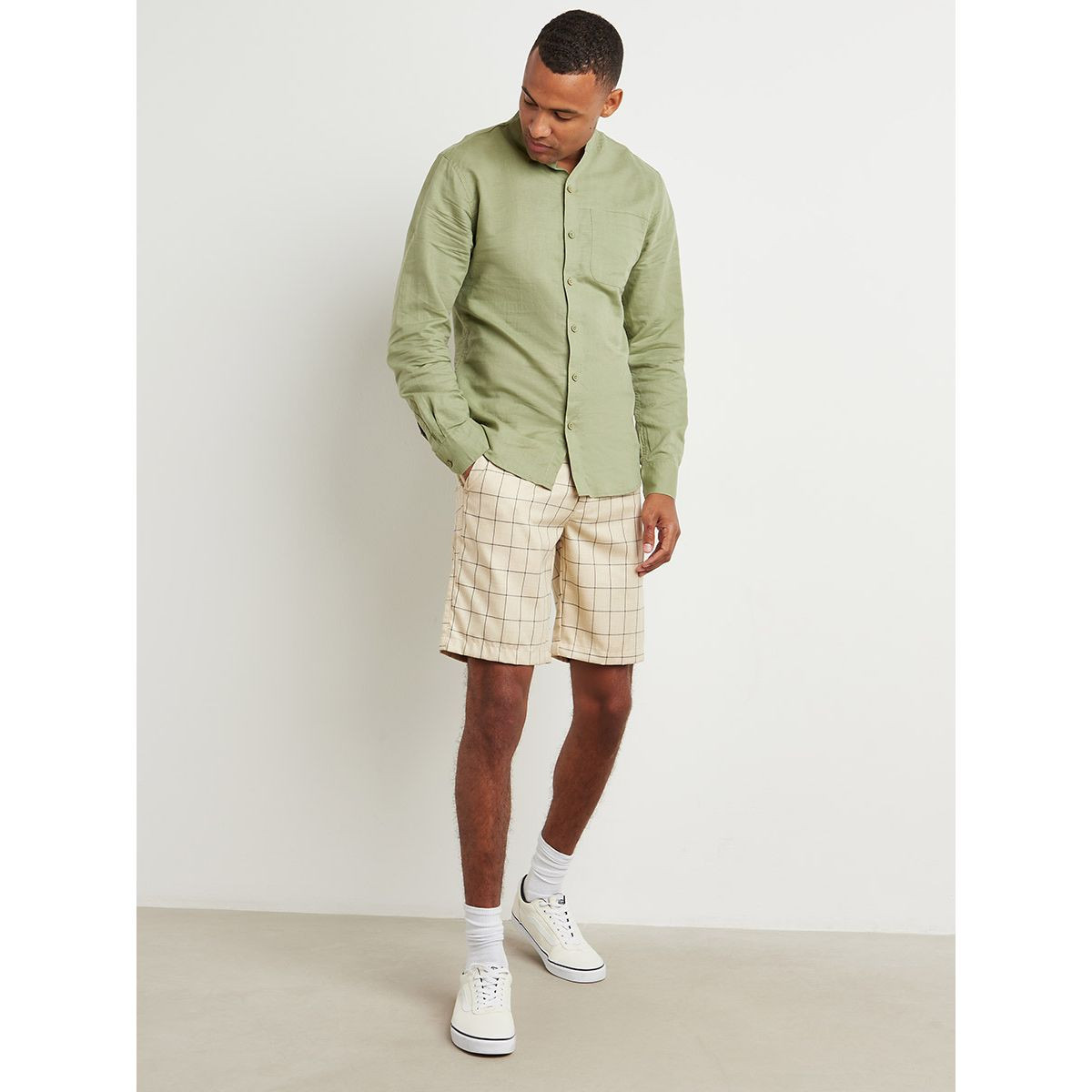 Styli Grid Pattern Pocket Construct Shorts-men-clothing-bottoms-shorts-image-2