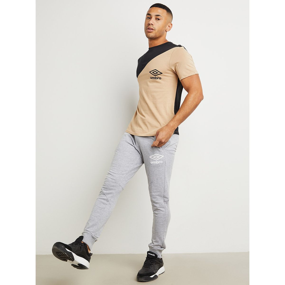 تيشيرت بنمط كتل الألوان من أمبرو-men-clothing-sportswearandactivewear-tshirtsandpolos-image-2