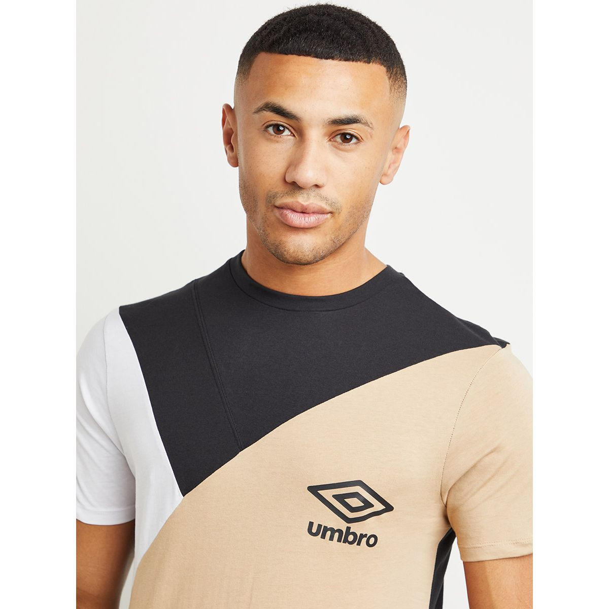 تيشيرت بنمط كتل الألوان من أمبرو-men-clothing-sportswearandactivewear-tshirtsandpolos-image-3