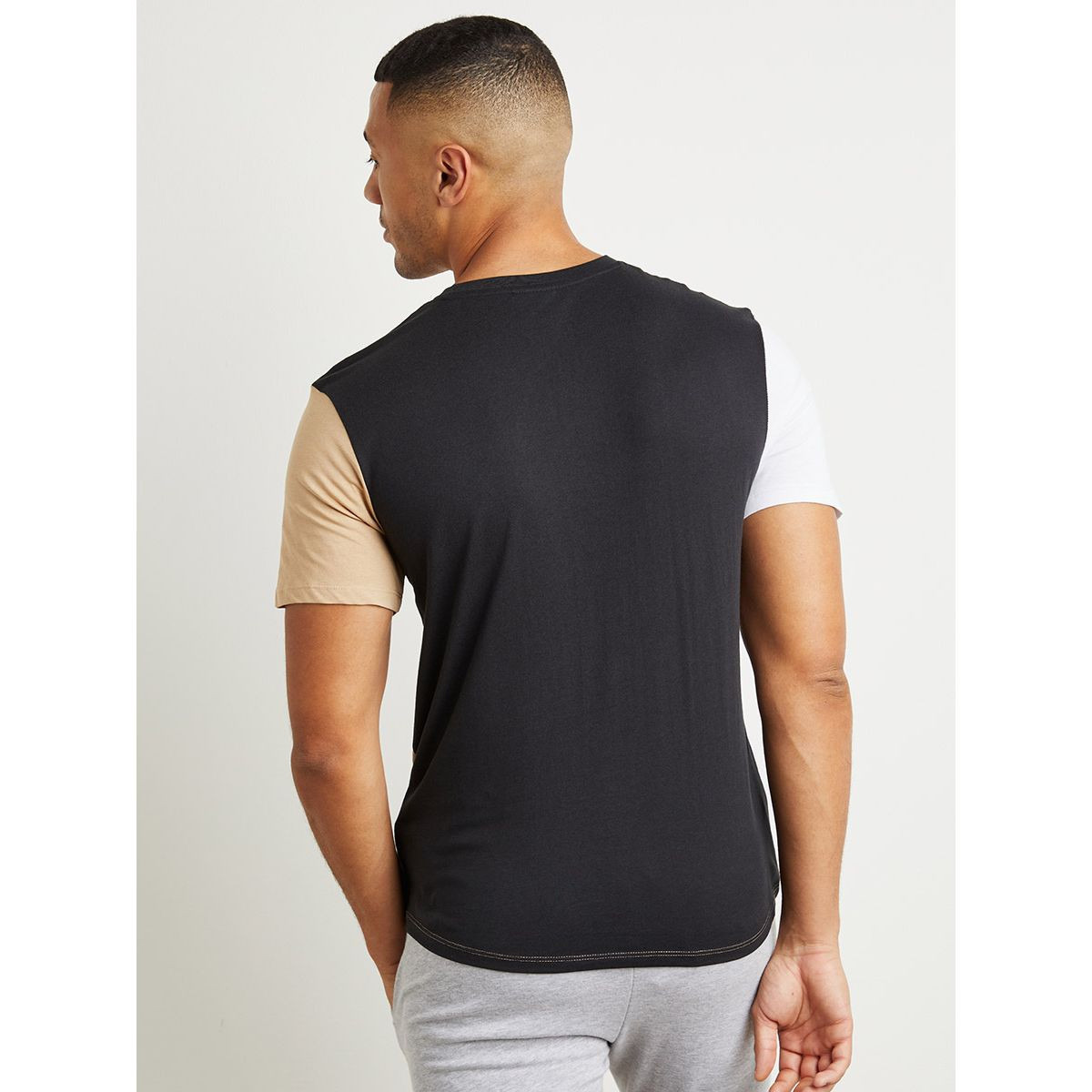 تيشيرت بنمط كتل الألوان من أمبرو-men-clothing-sportswearandactivewear-tshirtsandpolos-image-4