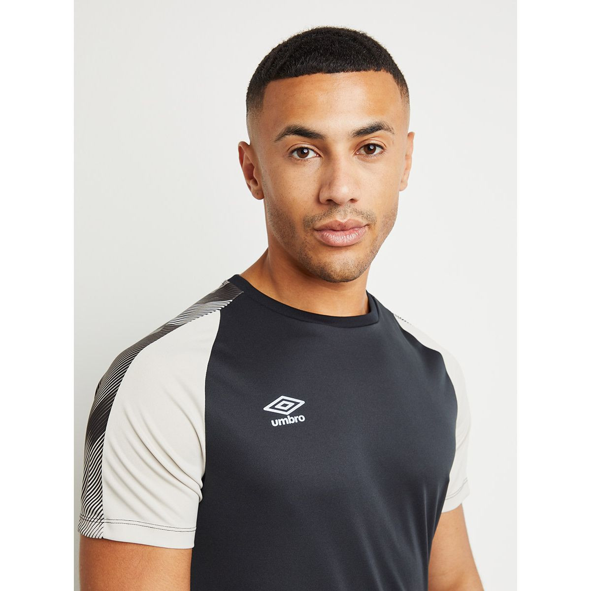 تيشيرت رياضي باكمام ريجلان من أمبرو-men-clothing-sportswearandactivewear-tshirtsandpolos-image-3