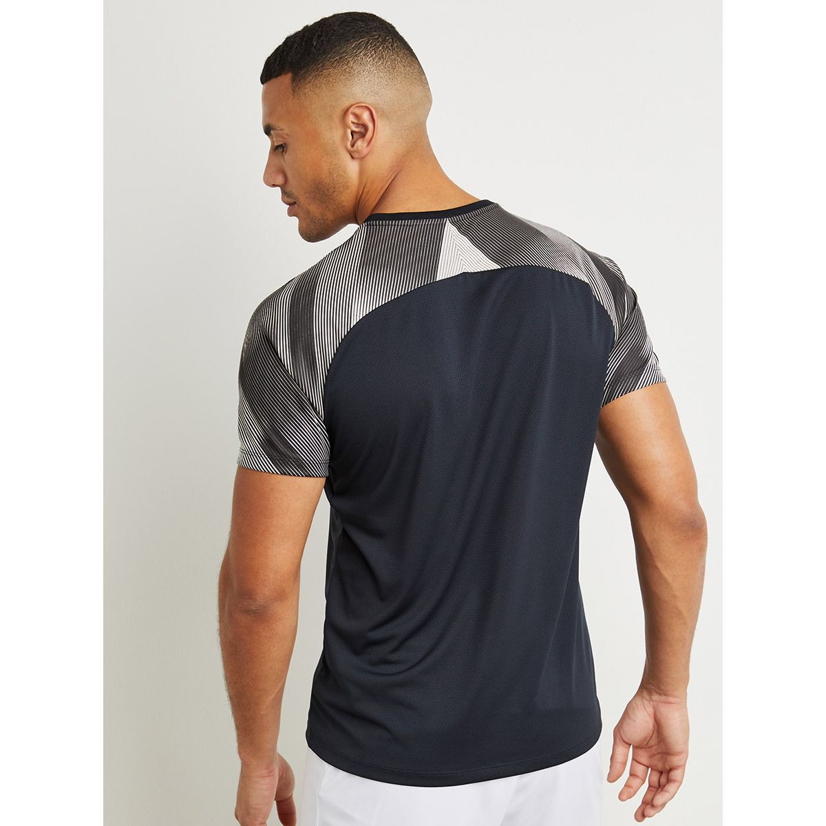 تيشيرت رياضي باكمام ريجلان من أمبرو-men-clothing-sportswearandactivewear-tshirtsandpolos-image-4