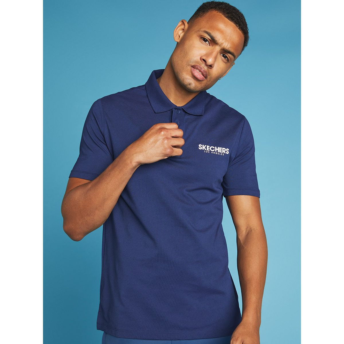 تيشيرت بولو باكمام قصيرة من سكيتشرز-men-clothing-sportswearandactivewear-tshirtsandpolos-image-1