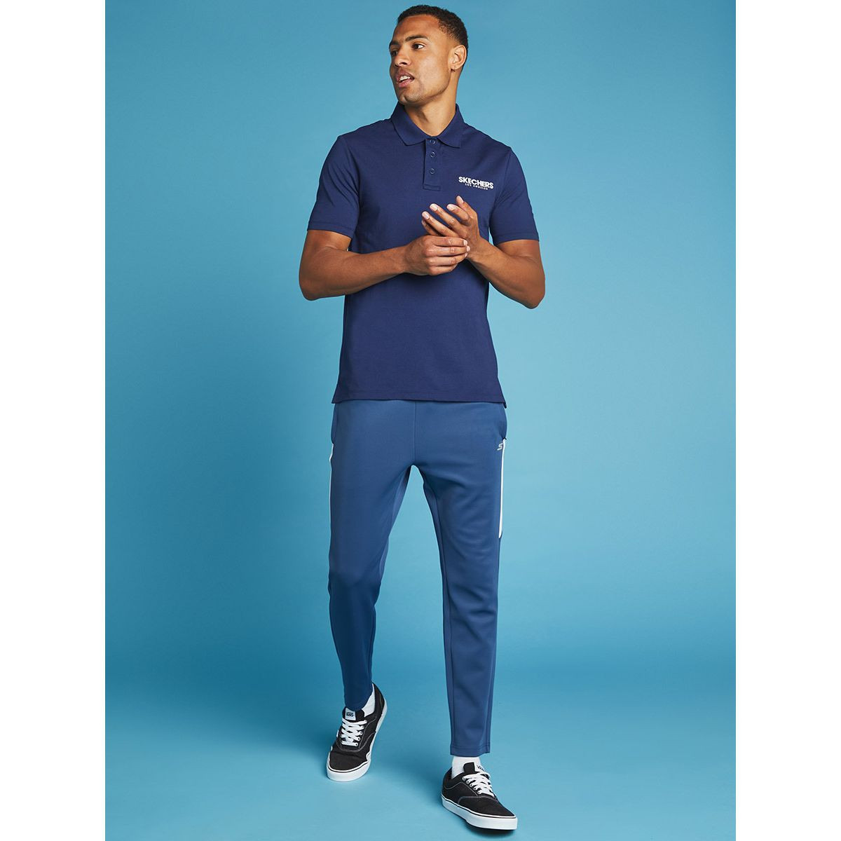 تيشيرت بولو باكمام قصيرة من سكيتشرز-men-clothing-sportswearandactivewear-tshirtsandpolos-image-2