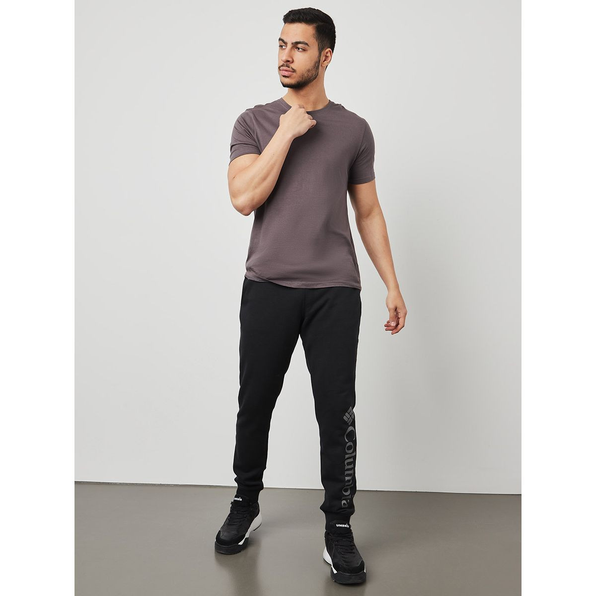 بنطال جوغر بشعار الماركة من ستايلي-men-clothing-bottoms-joggers-image-2