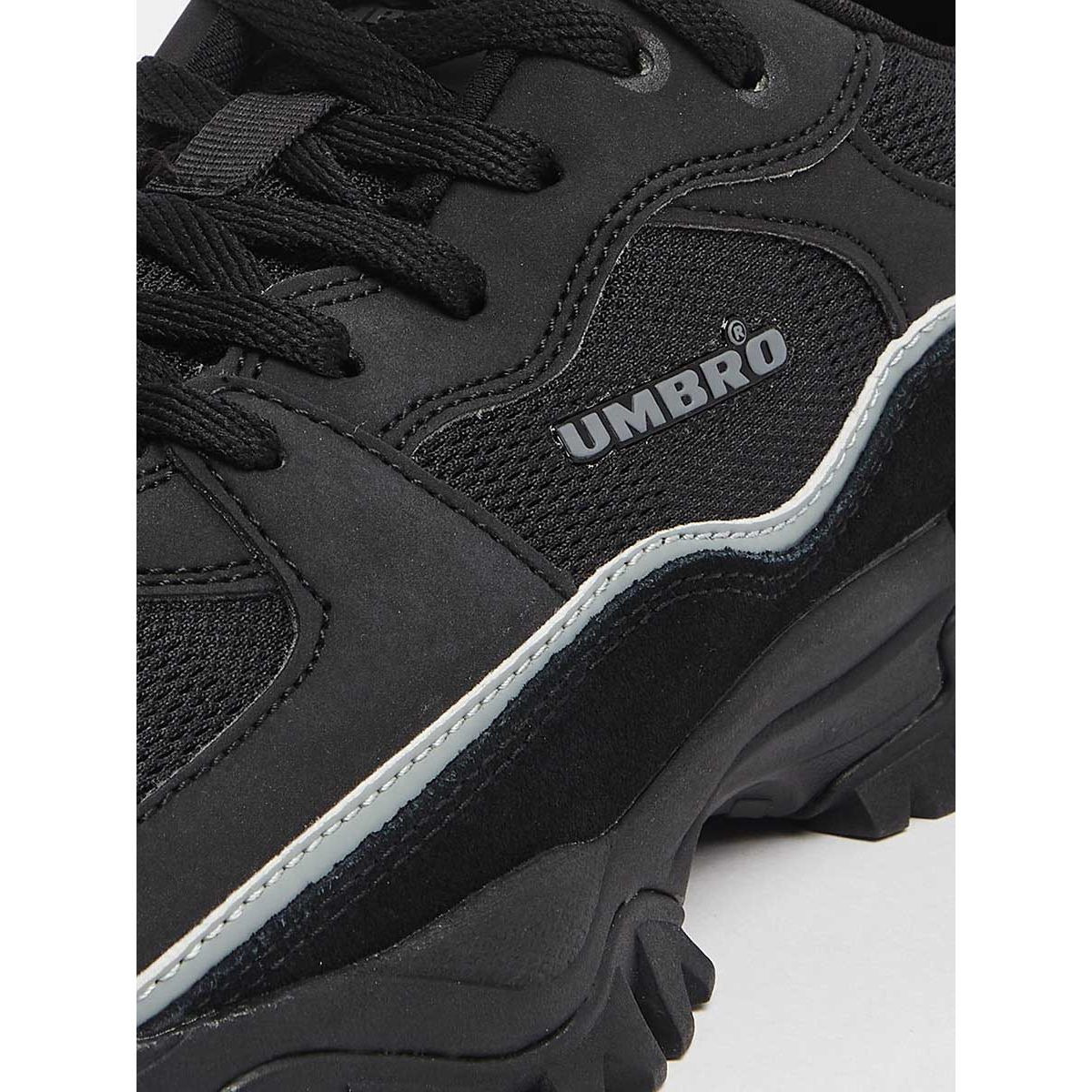 Umbro bumpy hot sale all black