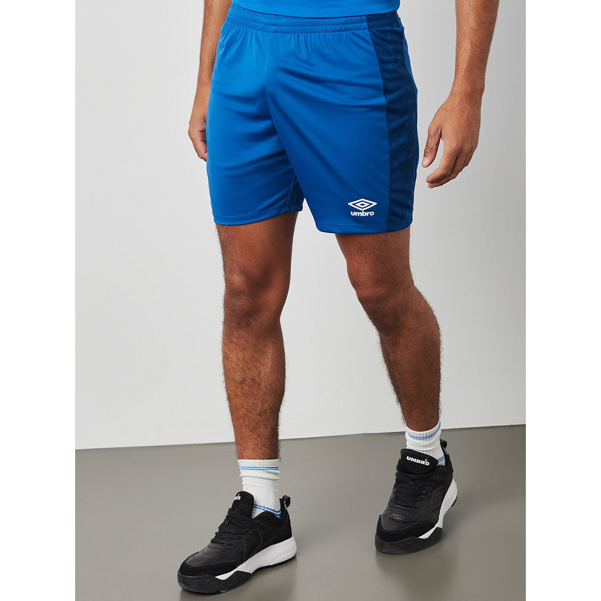 شورت بتفاصيل جانبية-men-clothing-sportswearandactivewear-bottoms-image-1