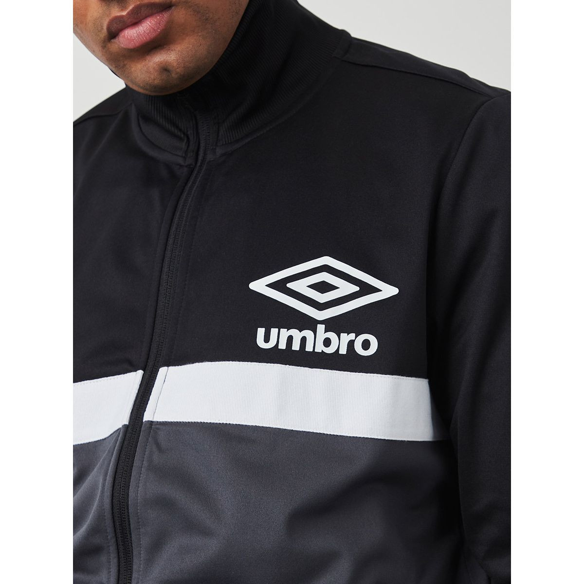 Umbro Coloblock Zip Through Long Sleeves Jacket-men-clothing-jacketsandblazers-jackets-image-4