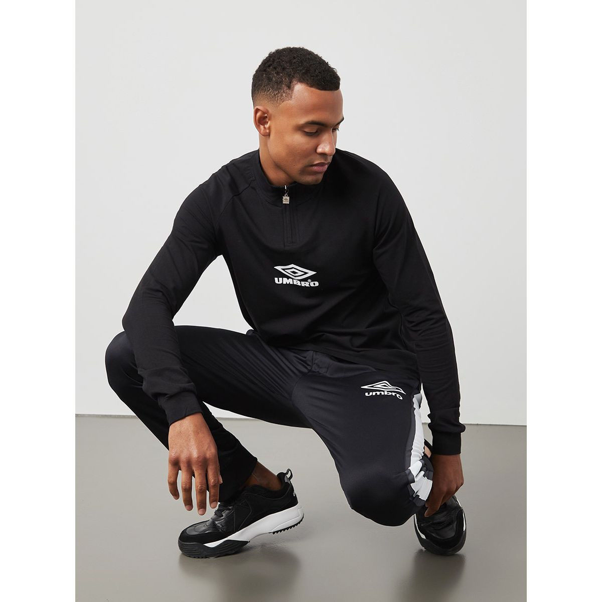 Umbro Classico Printed Raglan Sleeves T-shirt-men-clothing-sportswearandactivewear-tshirtsandpolos-image-1