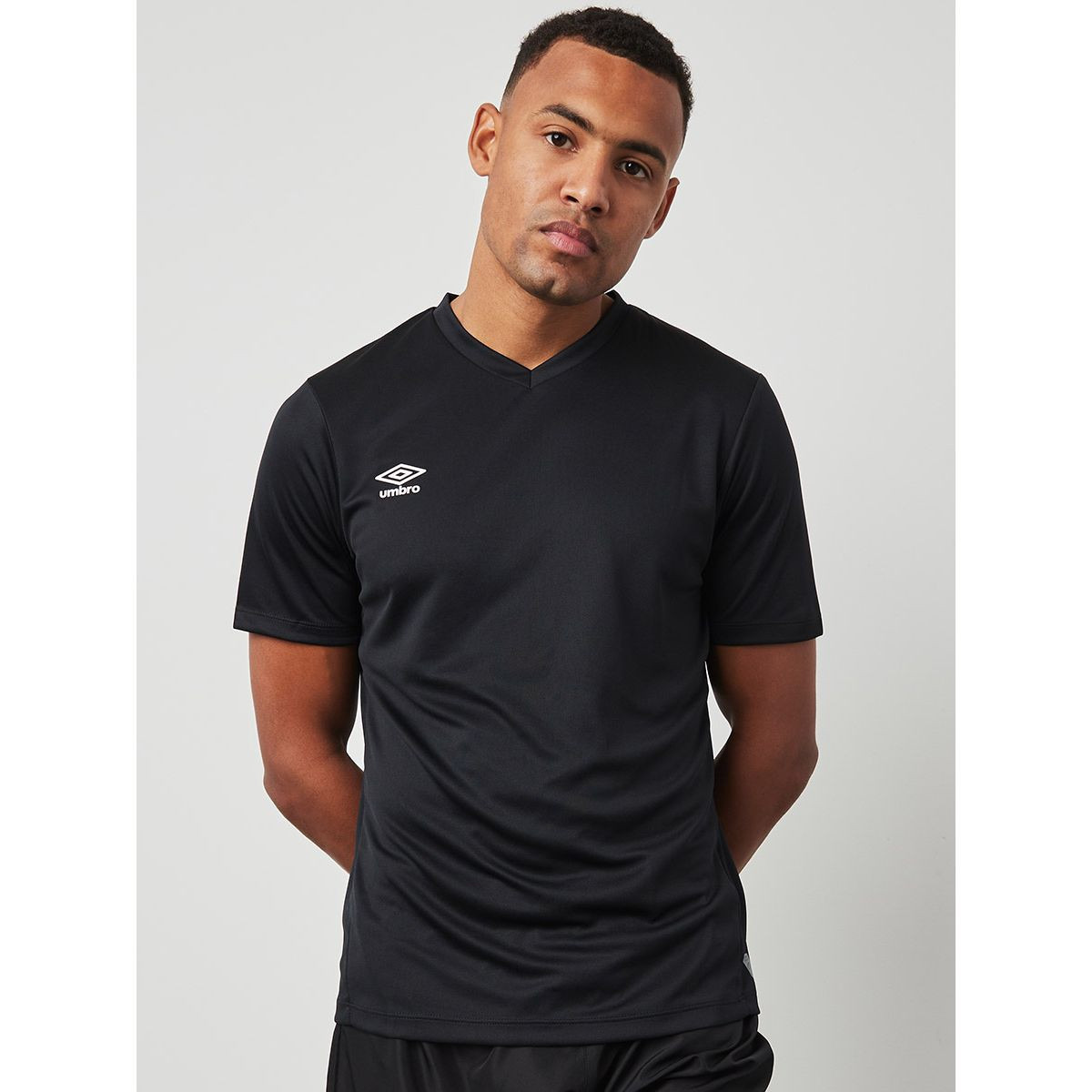 Umbro V Neck Slim Fit Training Jersey-men-clothing-sportswearandactivewear-tshirtsandpolos-image-1