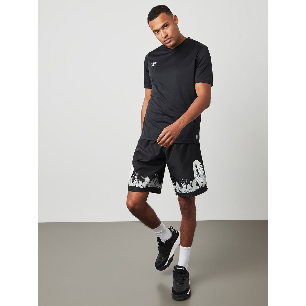 Umbro V Neck Slim Fit Training Jersey-men-clothing-sportswearandactivewear-tshirtsandpolos-image-2