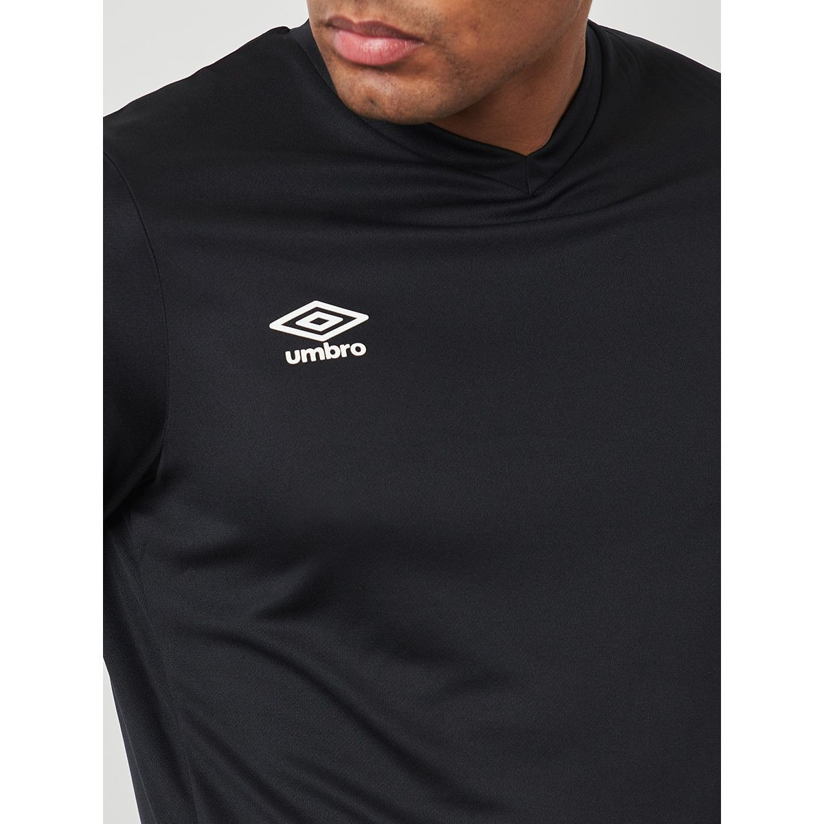 Umbro V Neck Slim Fit Training Jersey-men-clothing-sportswearandactivewear-tshirtsandpolos-image-3