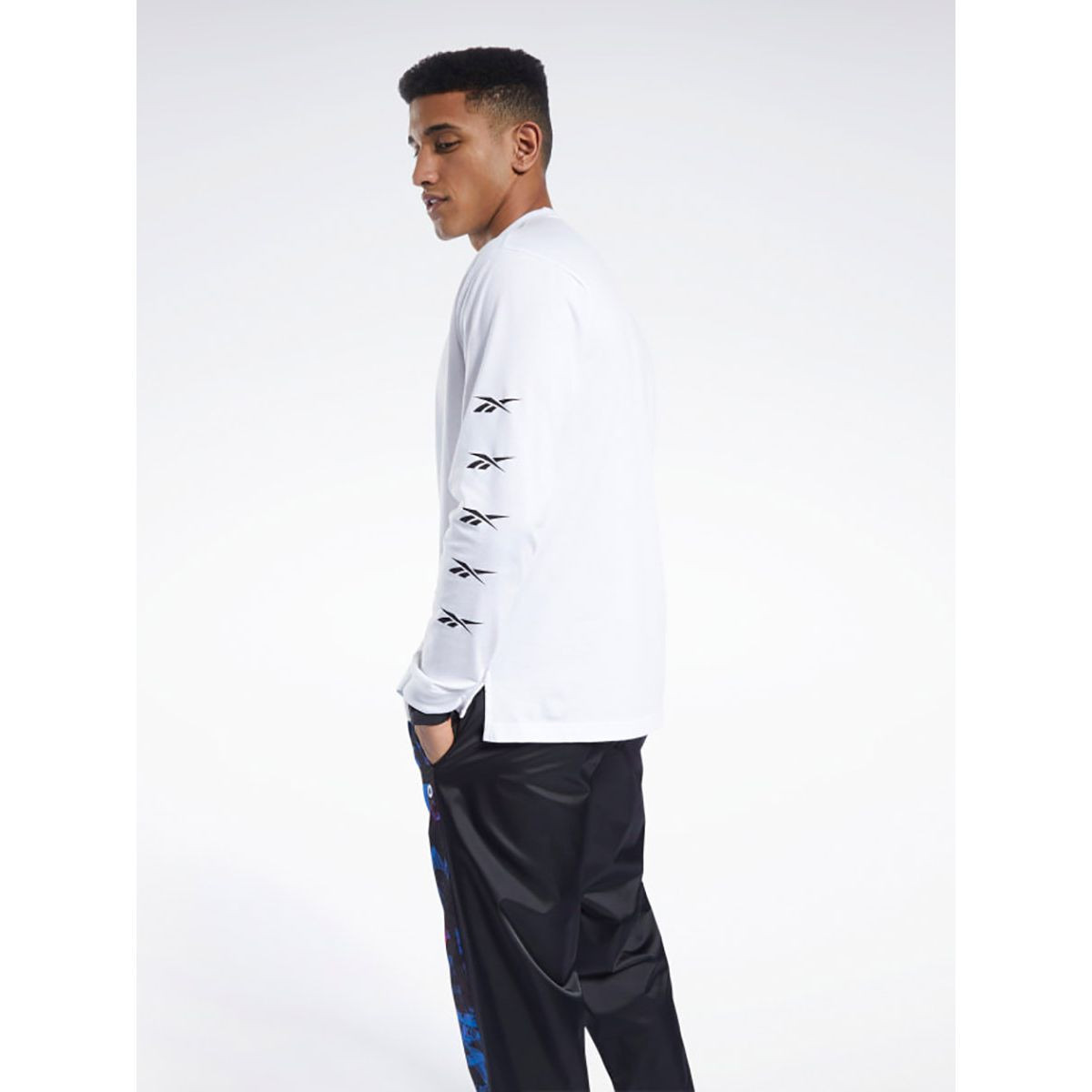 Reebok Slogan Print  Long Sleeves T-shirt-men-clothing-sportswearandactivewear-tshirtsandpolos-image-2