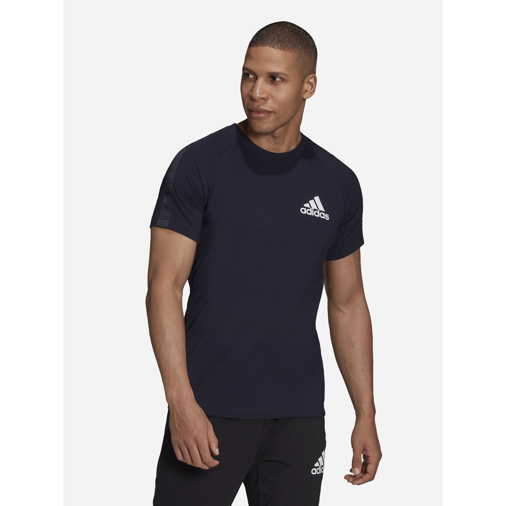 تيشيرت اديداس بقصة ضيقة من اديداس-men-clothing-sportswearandactivewear-tshirtsandpolos-image-1