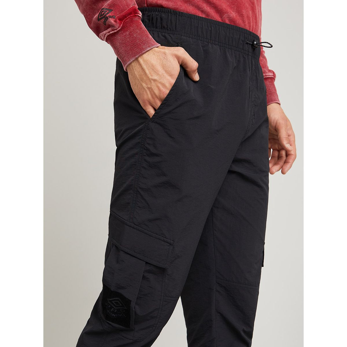 بنطال رياضي بجيوب كارغو-men-clothing-bottoms-joggers-image-4